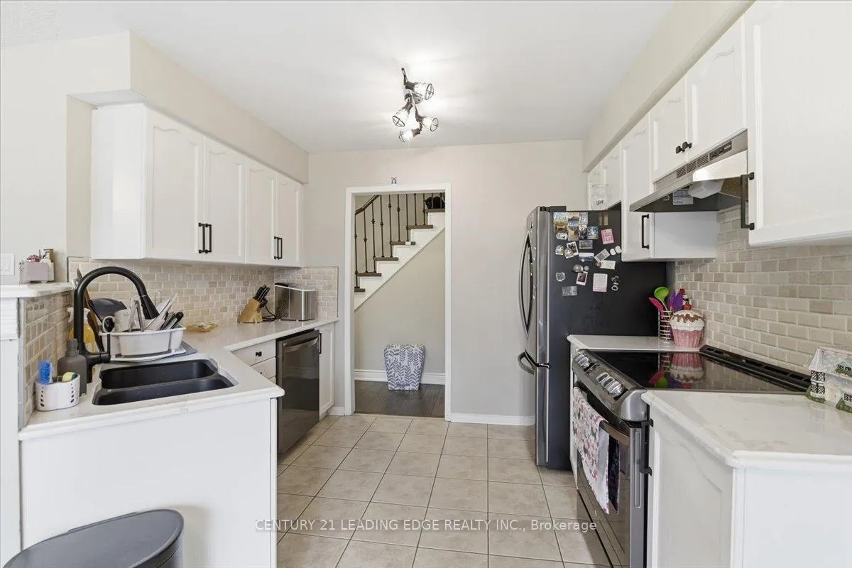 Photo 7 of 10 Crough Street, Clarington, Bowmanville — HOMEH