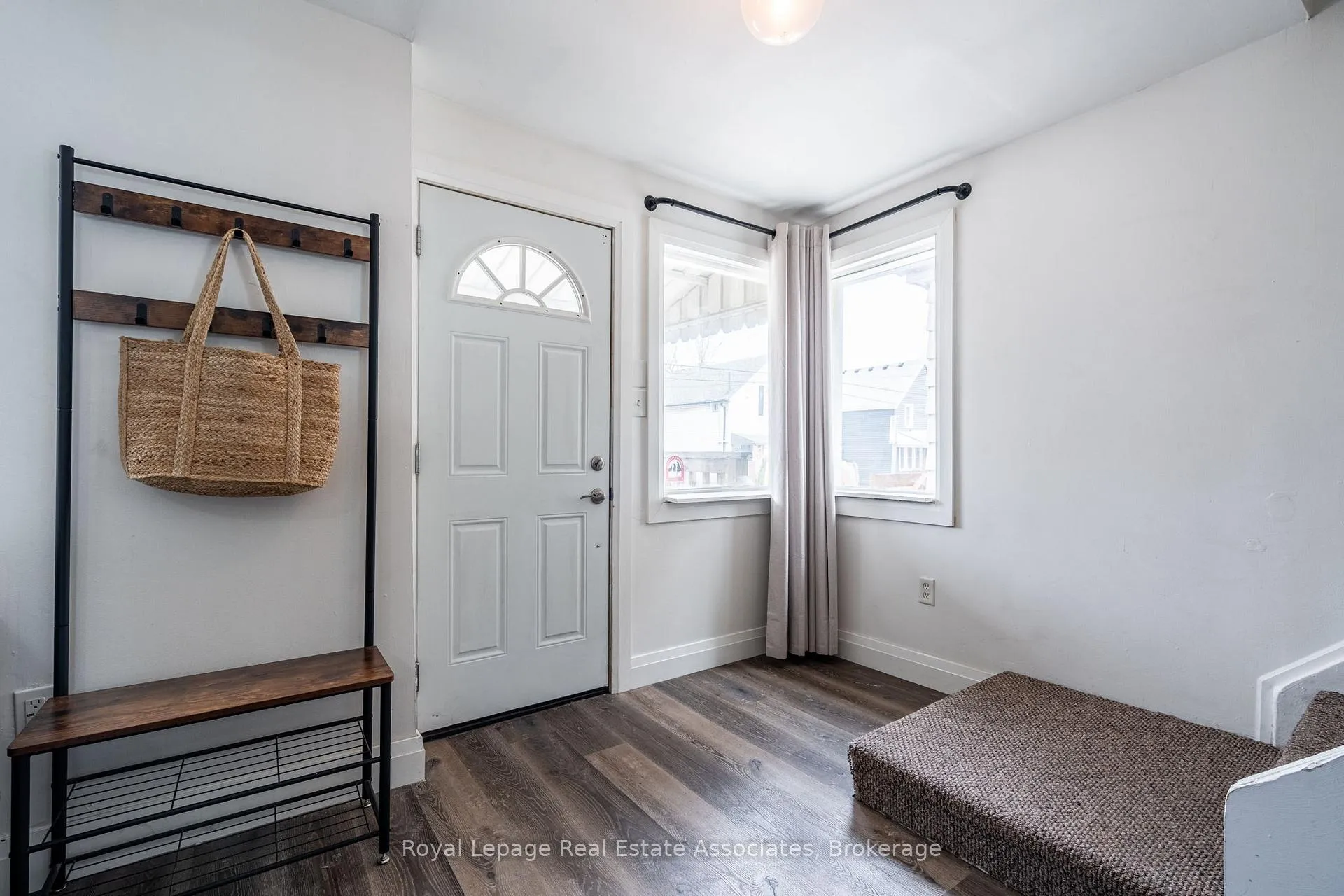 Photo 4 of 28 Edinburgh Avenue, Hamilton, Crown Point — HOMEH