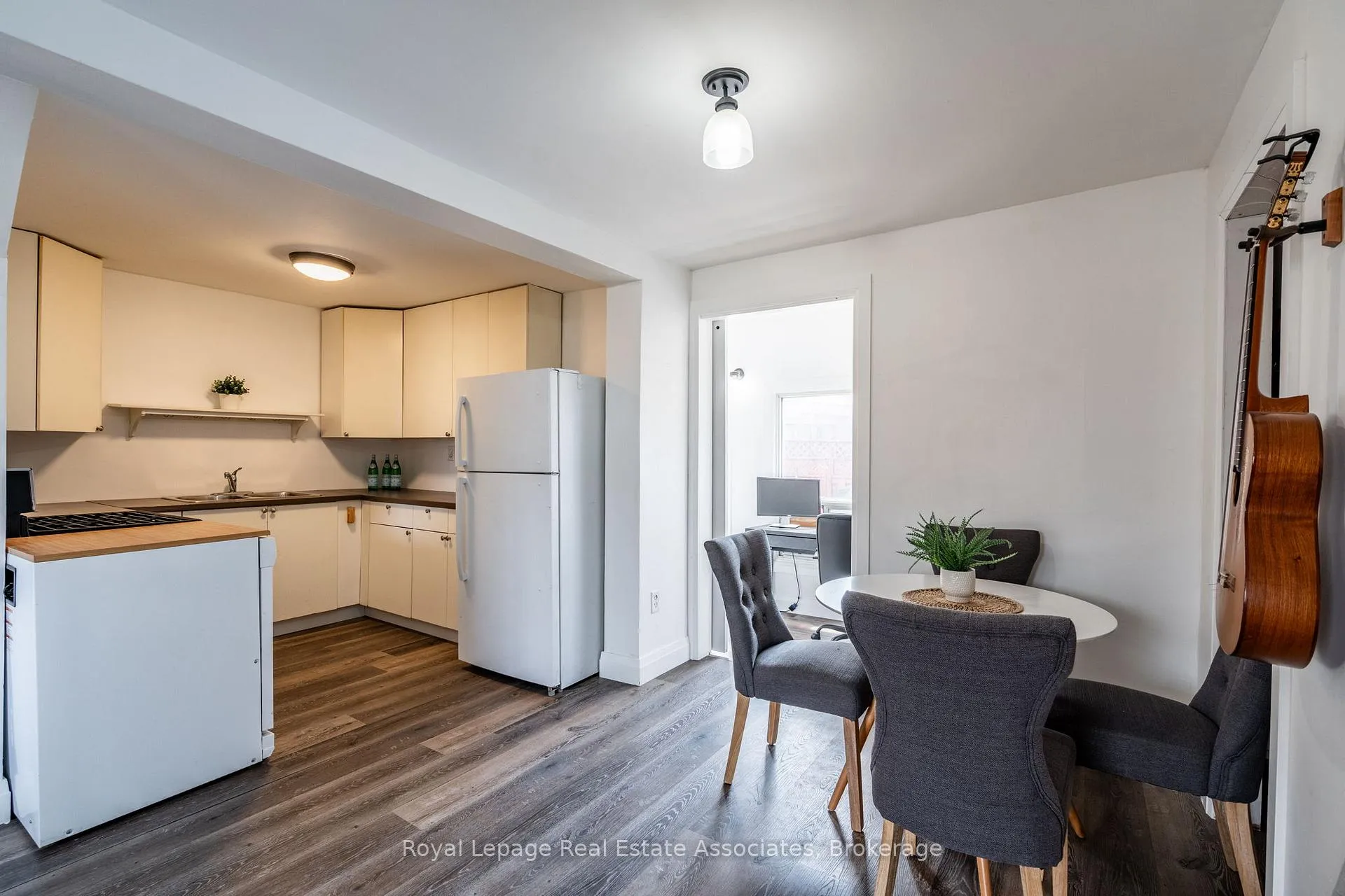 Photo 9 of 28 Edinburgh Avenue, Hamilton, Crown Point — HOMEH
