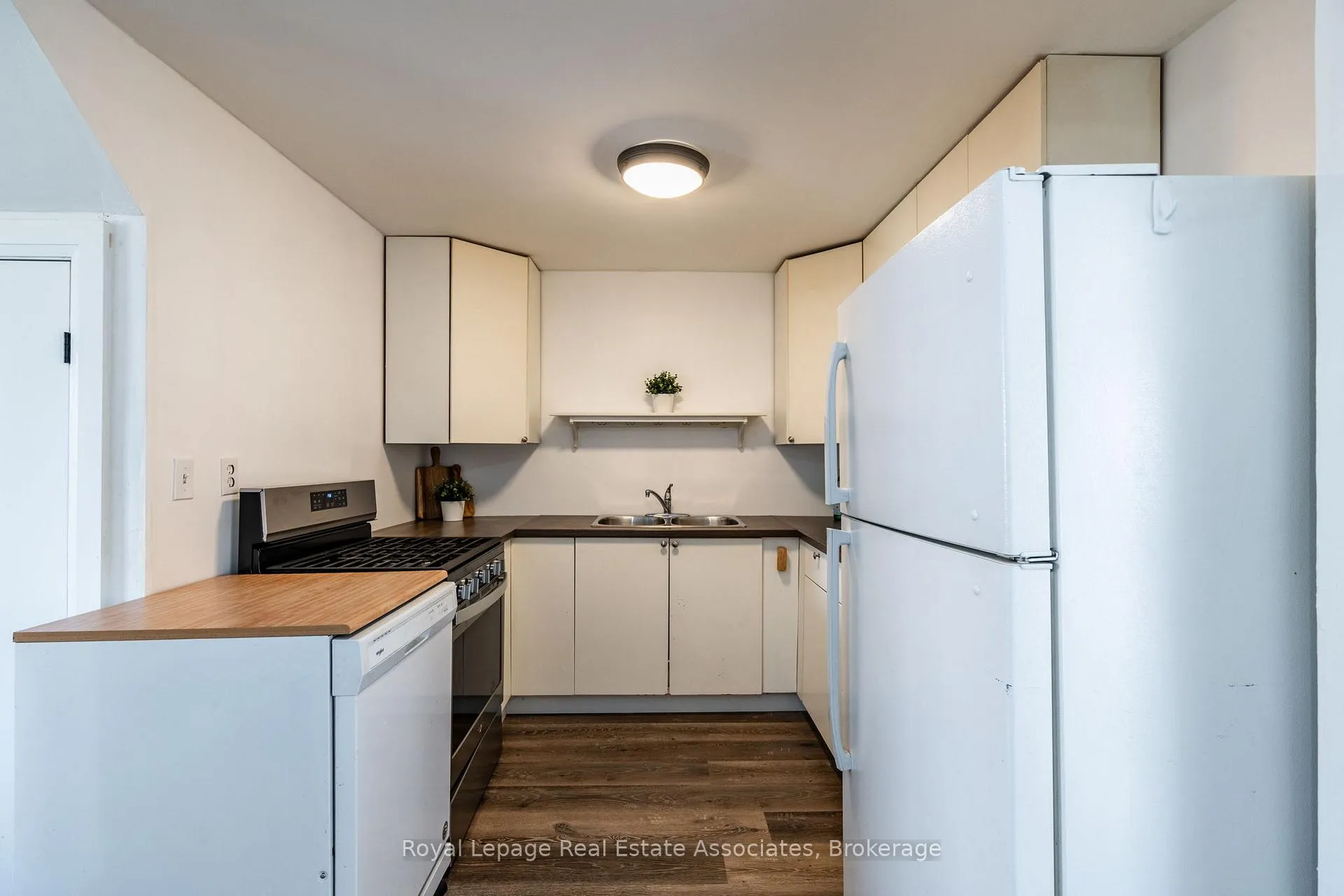 Photo 10 of 28 Edinburgh Avenue, Hamilton, Crown Point — HOMEH