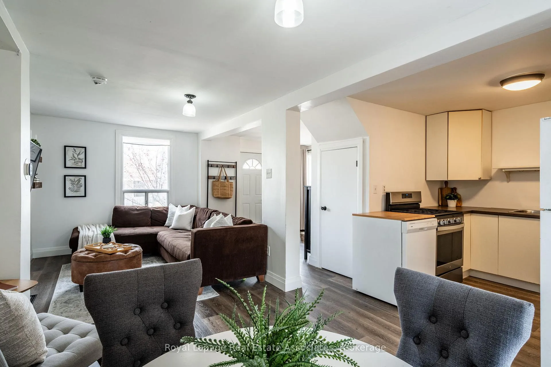 Photo 16 of 28 Edinburgh Avenue, Hamilton, Crown Point — HOMEH