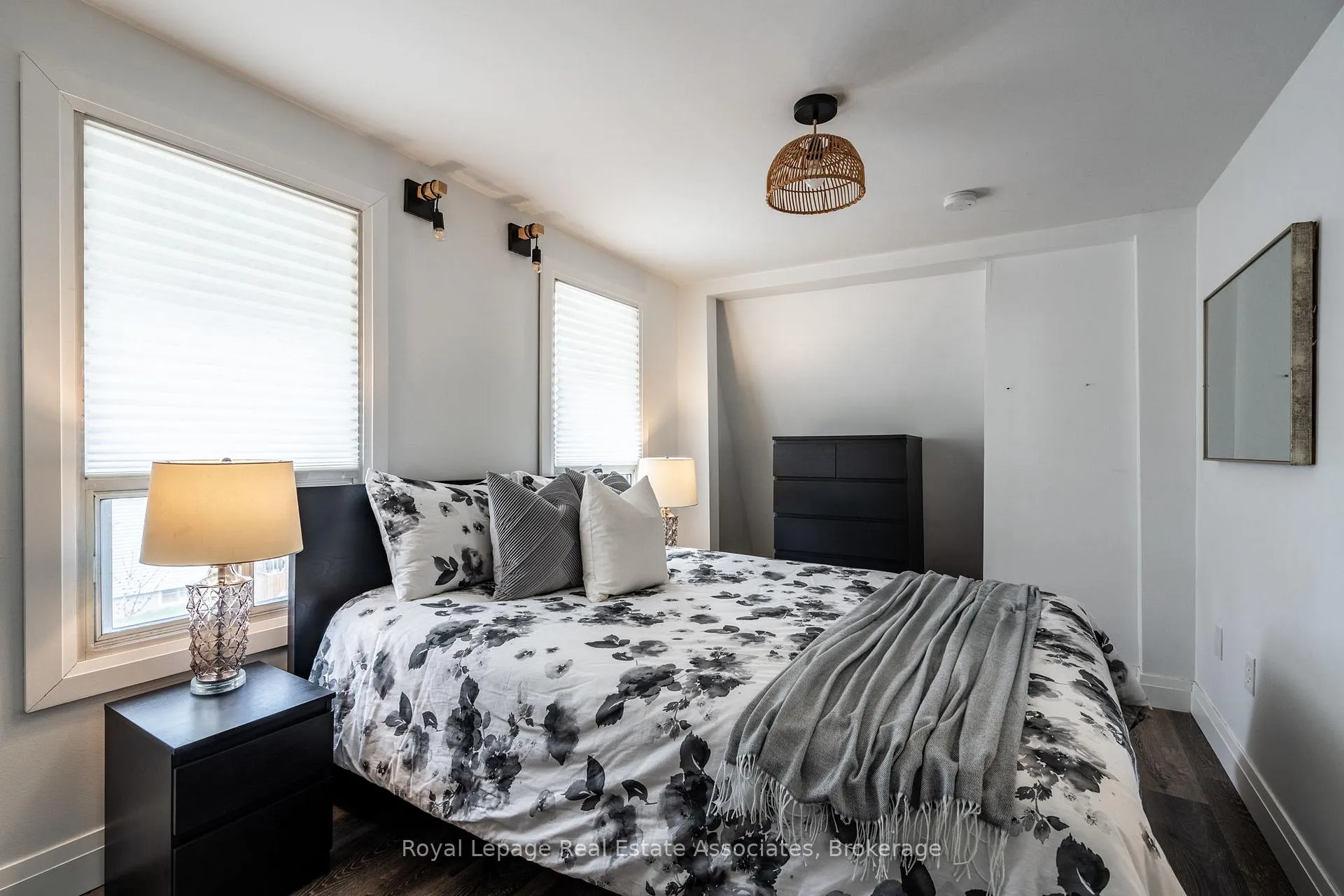 Photo 24 of 28 Edinburgh Avenue, Hamilton, Crown Point — HOMEH