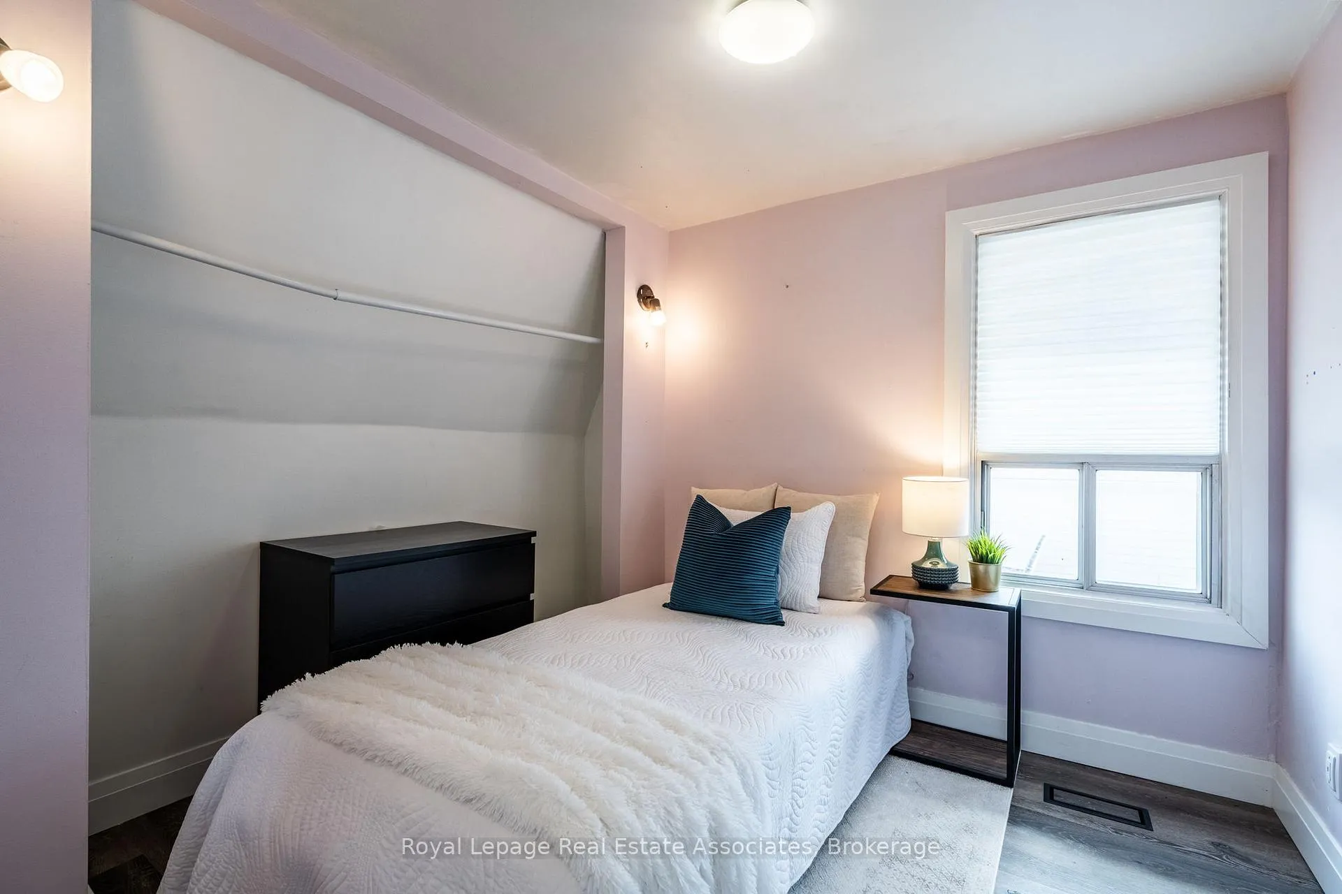 Photo 27 of 28 Edinburgh Avenue, Hamilton, Crown Point — HOMEH