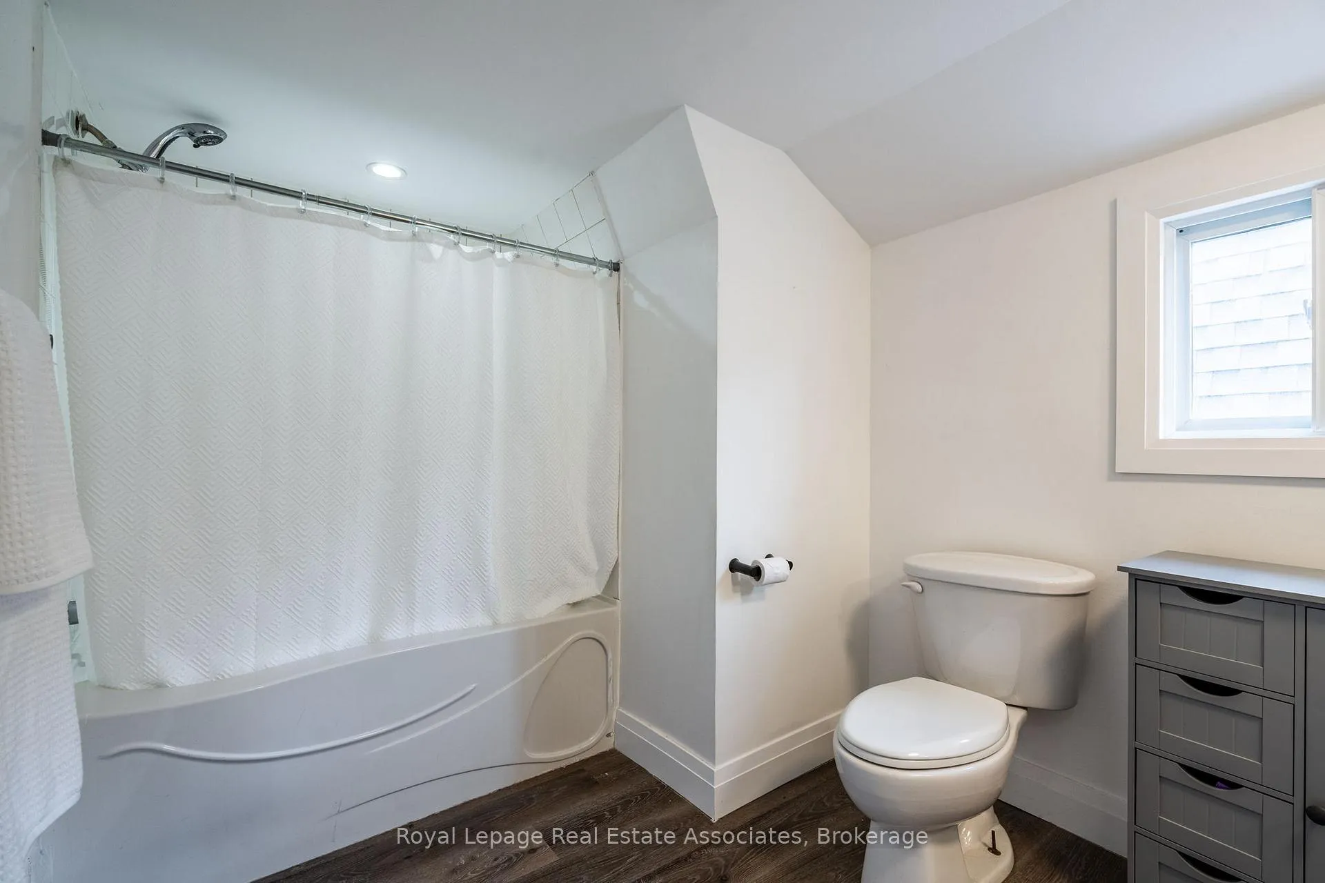 Photo 29 of 28 Edinburgh Avenue, Hamilton, Crown Point — HOMEH