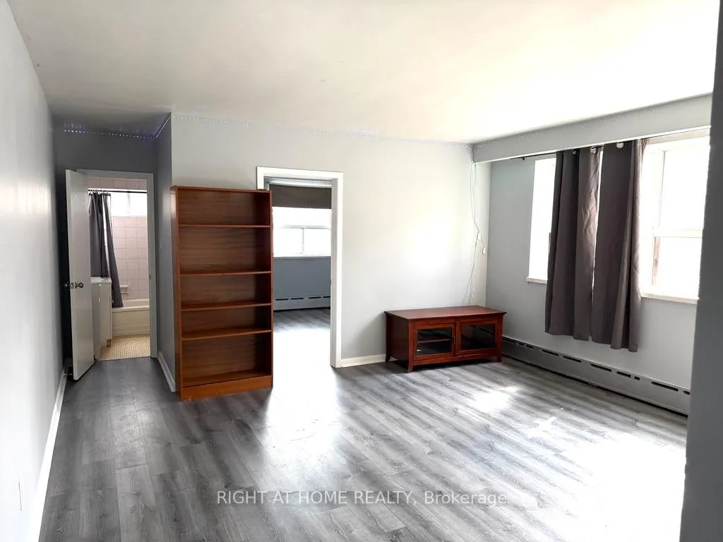 Photo 6 of Unit 2, 115 Eighth Street, Etobicoke, New Toronto — HOMEH