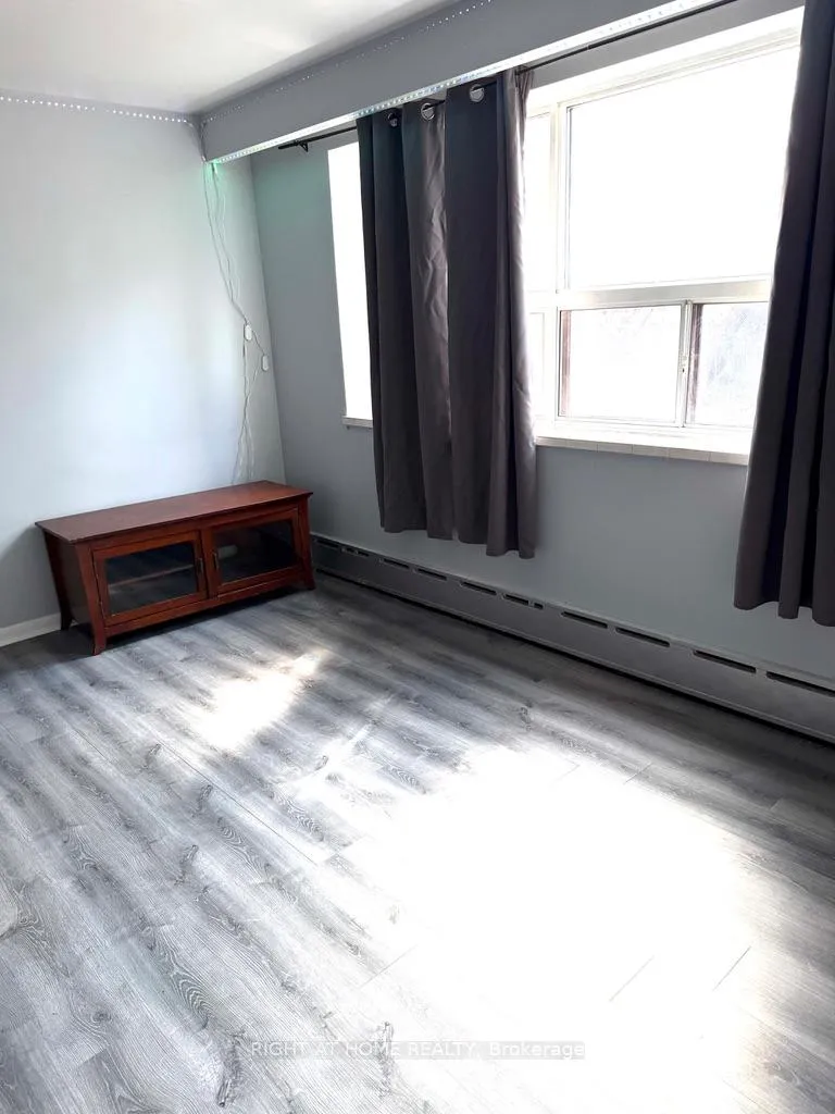 Photo 7 of Unit 2, 115 Eighth Street, Etobicoke, New Toronto — HOMEH