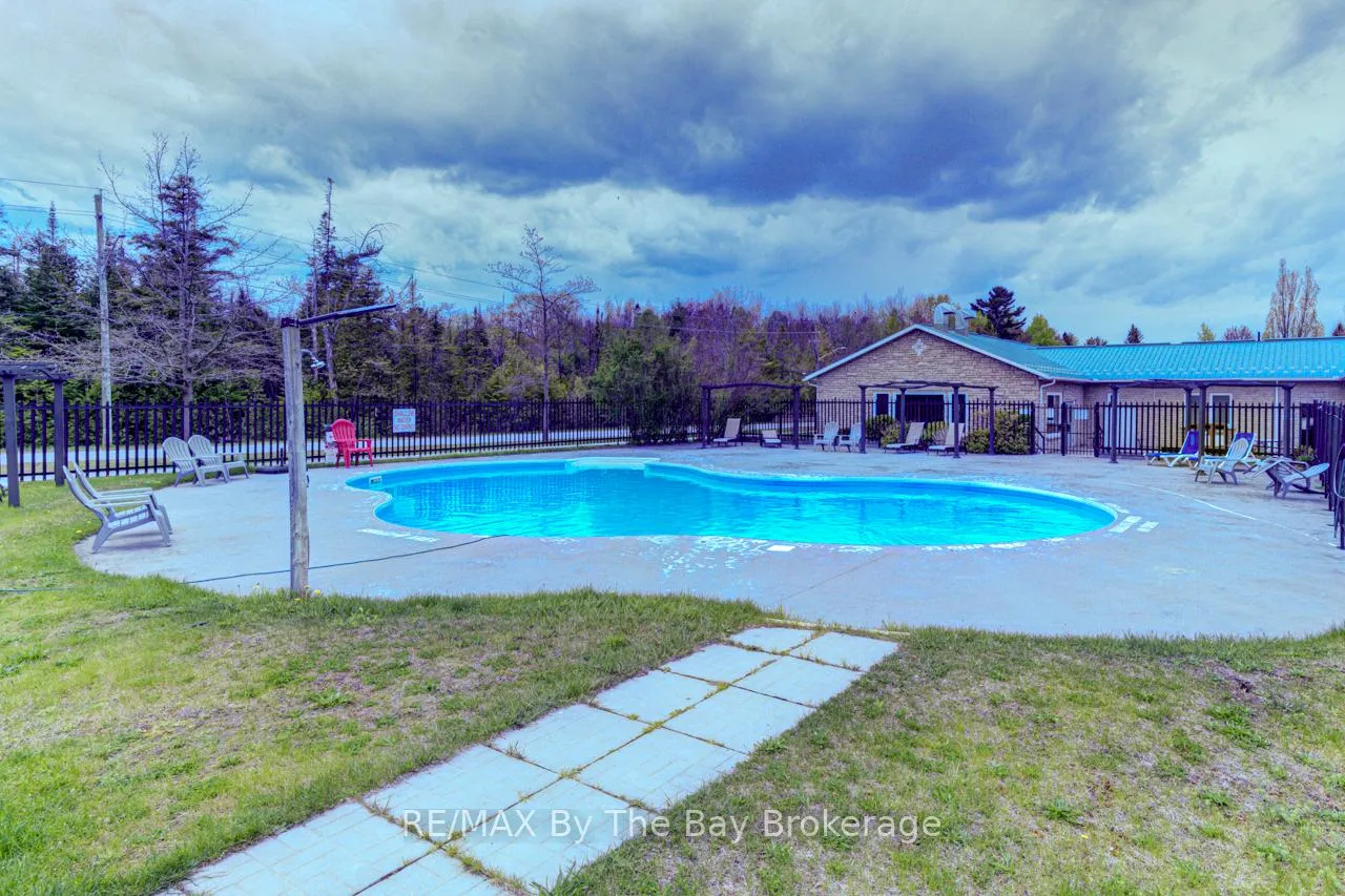 Photo 23 of 13 Chippewa Trail, Wasaga Beach — HOMEH