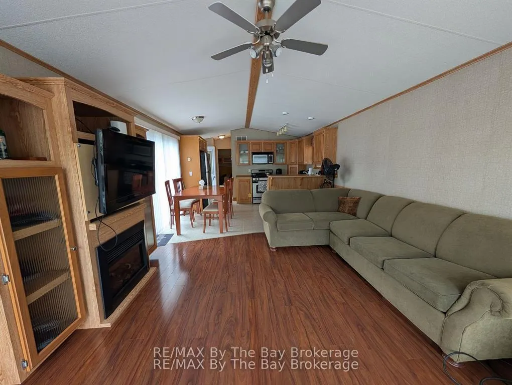 Photo 4 of 5 Chippewa Trail, Wasaga Beach — HOMEH