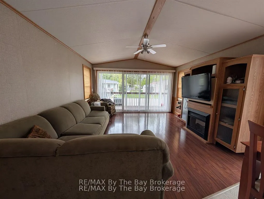Photo 10 of 5 Chippewa Trail, Wasaga Beach — HOMEH