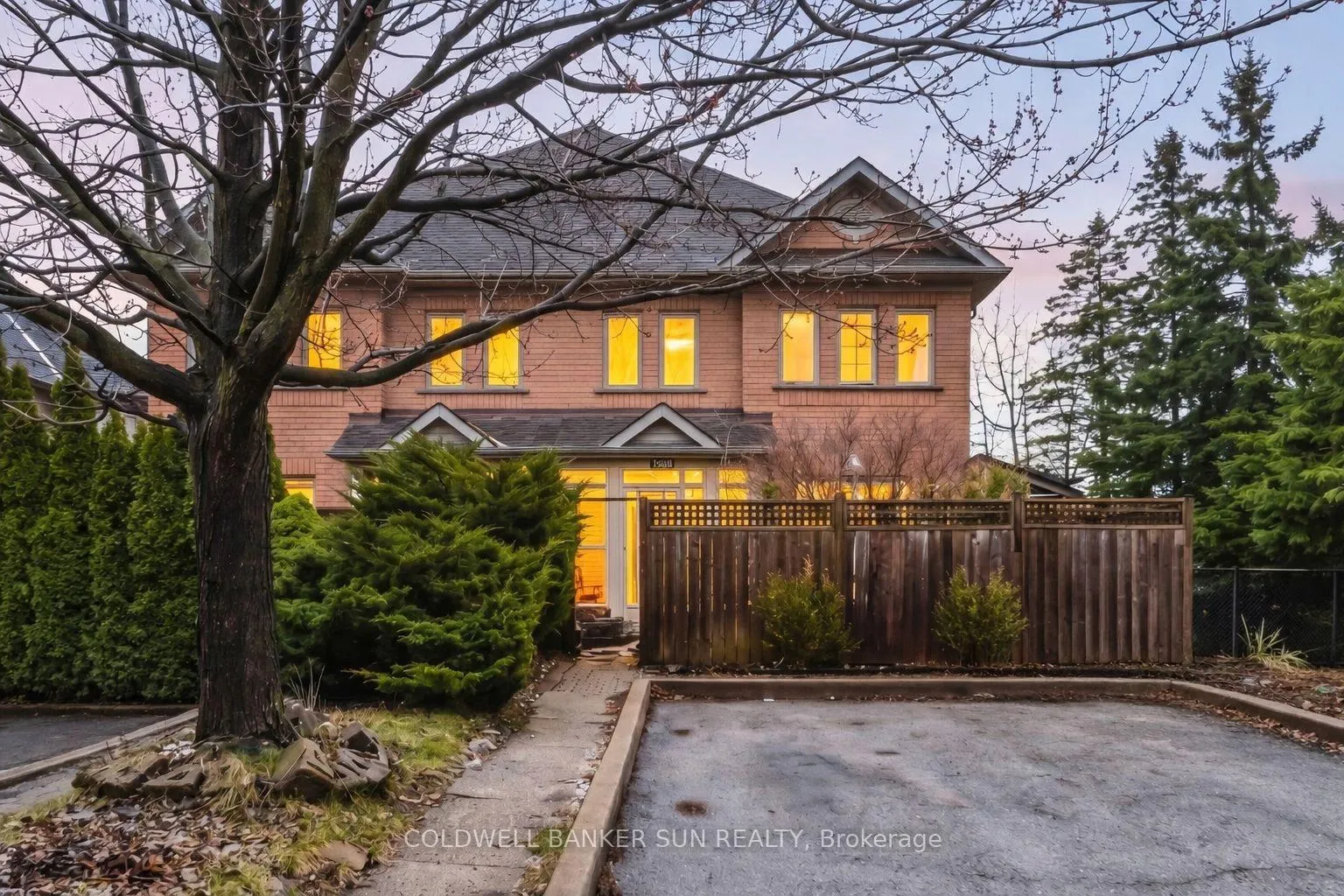 Photo 3 of 240 Pressed Brick Drive, Brampton, Brampton North — HOMEH