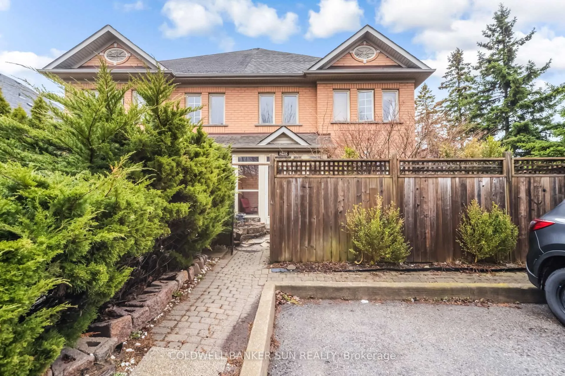 Photo 5 of 240 Pressed Brick Drive, Brampton, Brampton North — HOMEH
