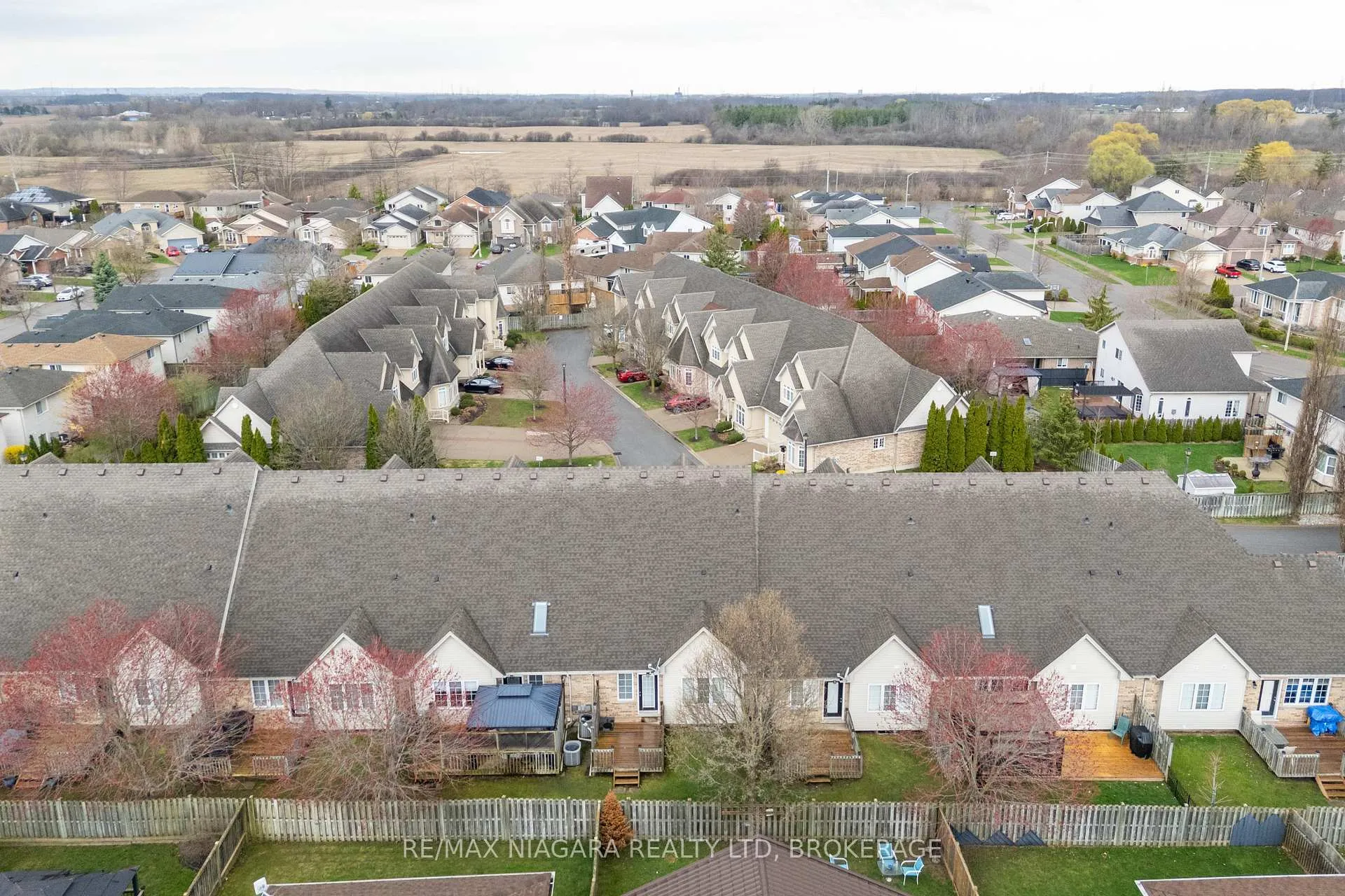 Photo 2 of Unit 16, 8142 Costabile Drive, Niagara Falls, Ascot — HOMEH