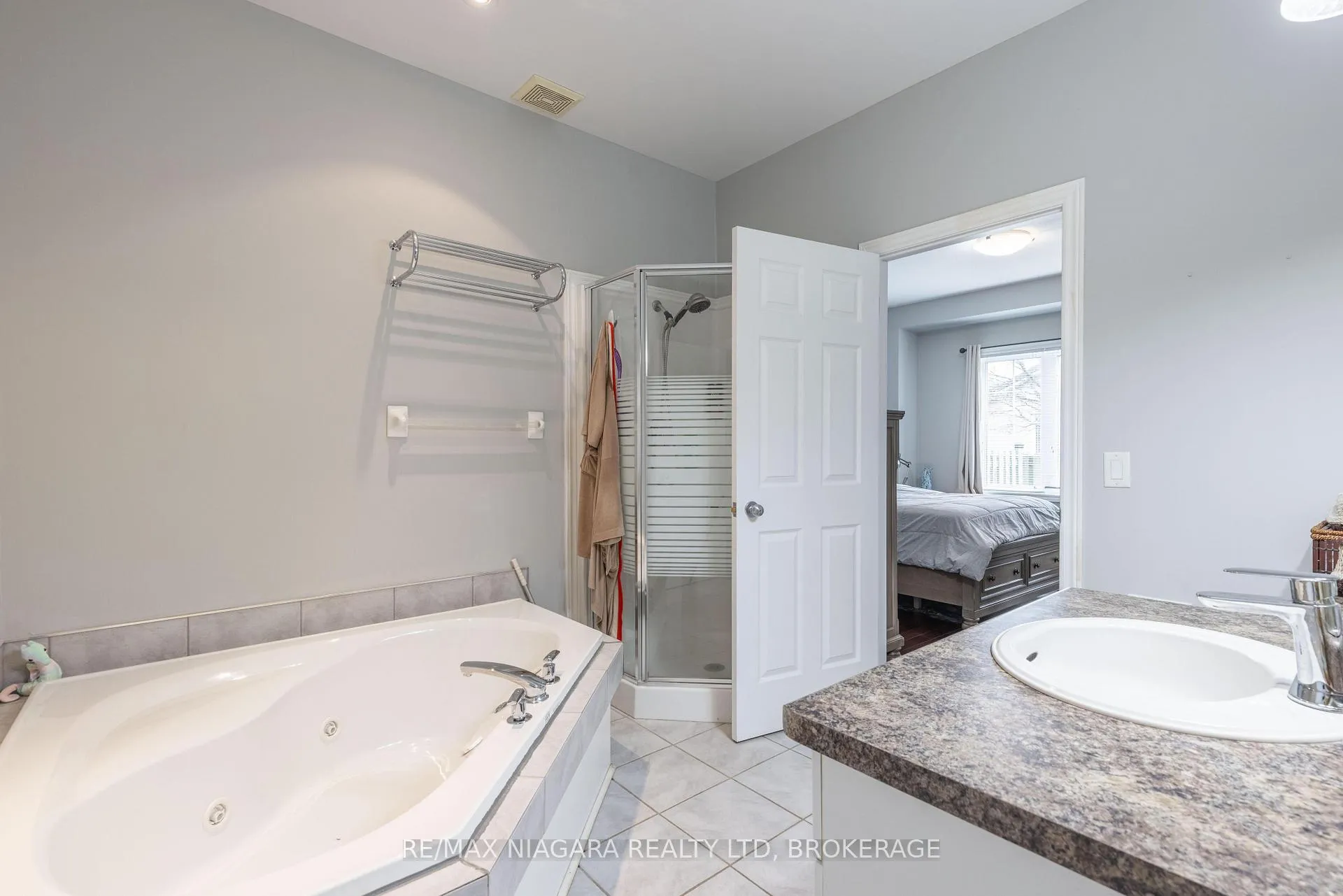 Photo 13 of Unit 16, 8142 Costabile Drive, Niagara Falls, Ascot — HOMEH