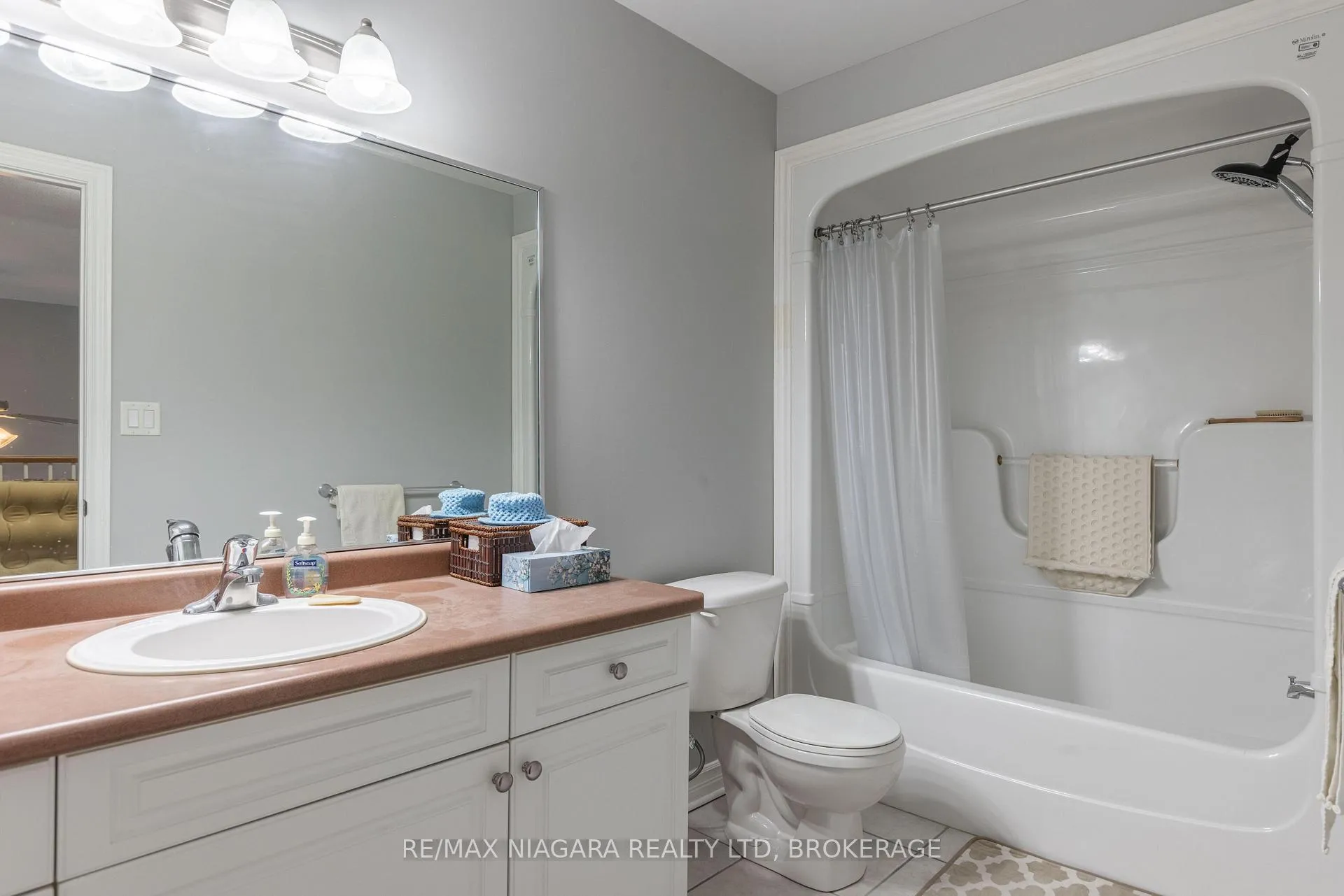 Photo 17 of Unit 16, 8142 Costabile Drive, Niagara Falls, Ascot — HOMEH