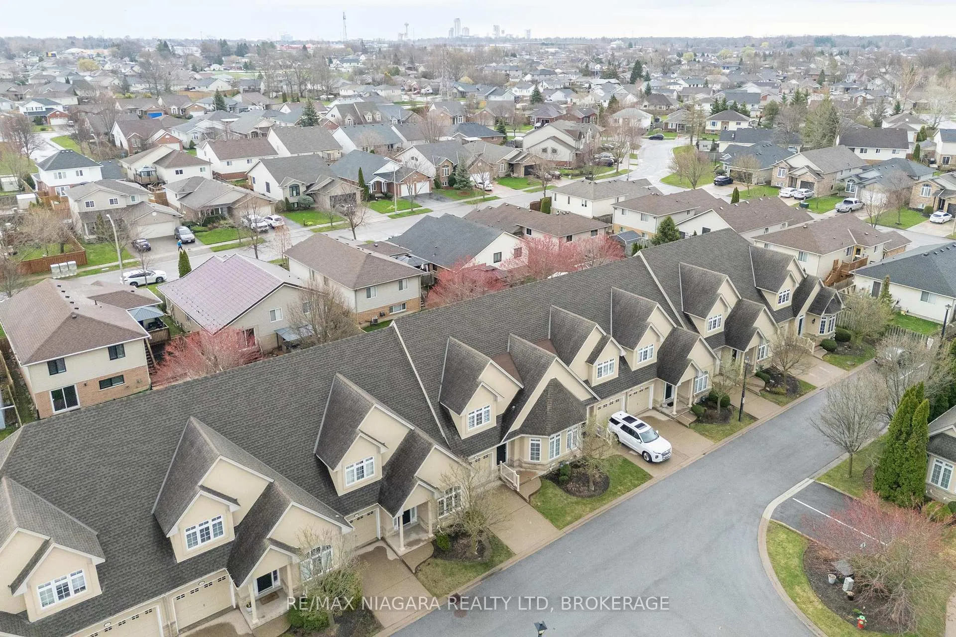 Photo 24 of Unit 16, 8142 Costabile Drive, Niagara Falls, Ascot — HOMEH