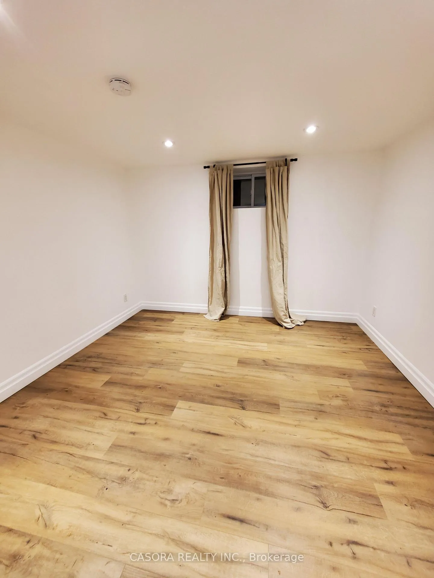 Photo 5 of Unit Lower, 46 Head Street, Hamilton, Strathcona — HOMEH