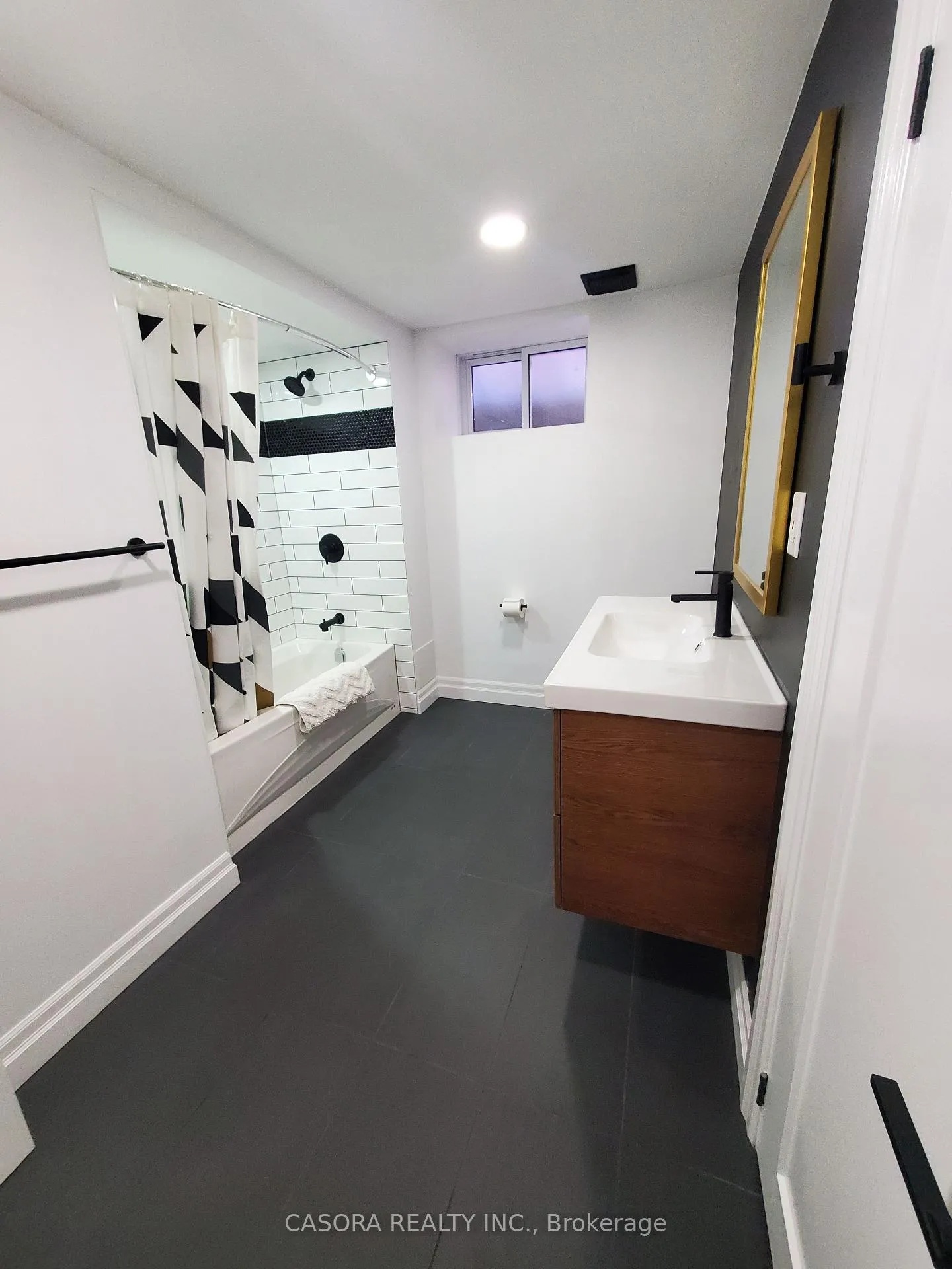 Photo 6 of Unit Lower, 46 Head Street, Hamilton, Strathcona — HOMEH