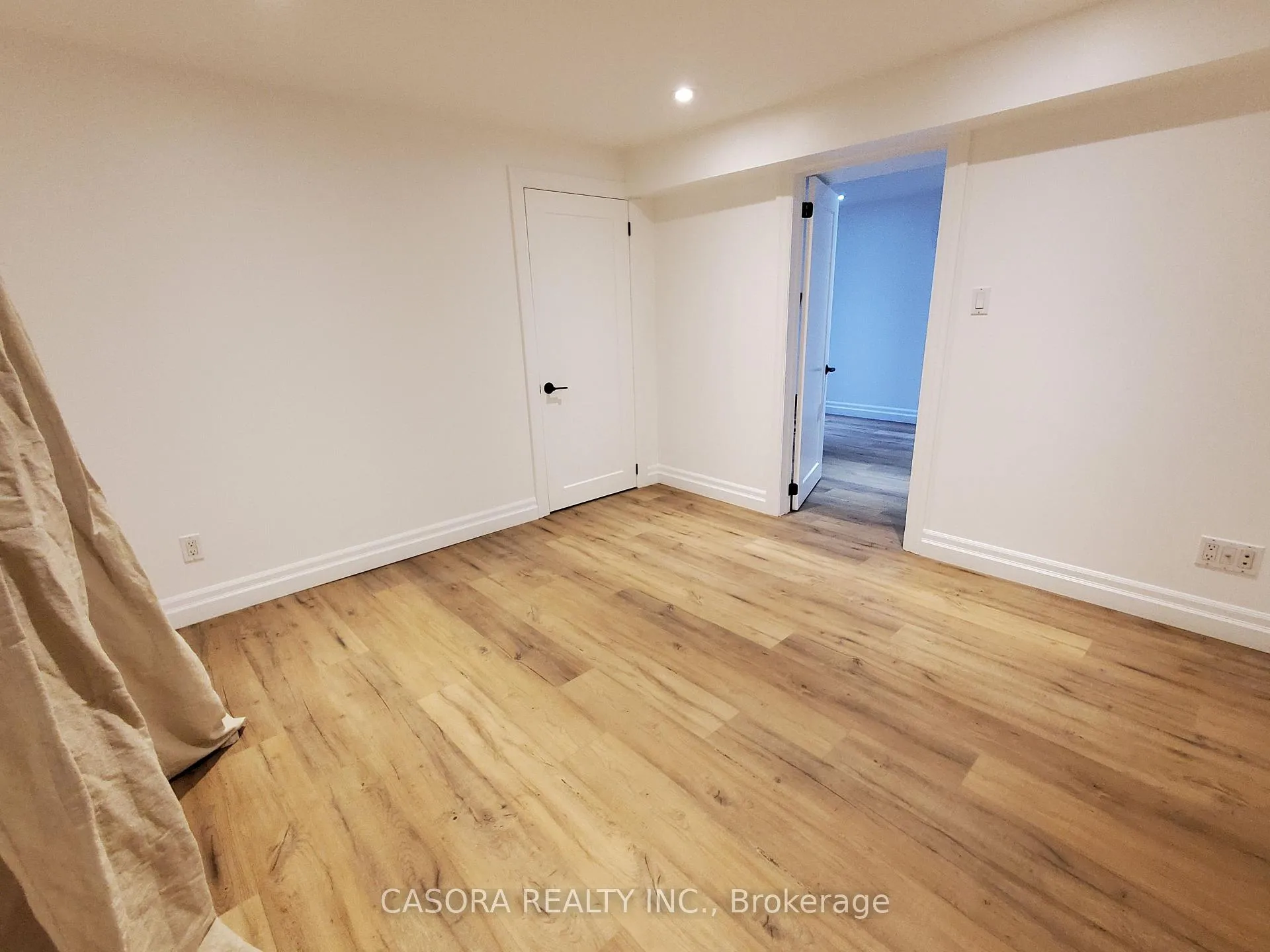 Photo 10 of Unit Lower, 46 Head Street, Hamilton, Strathcona — HOMEH