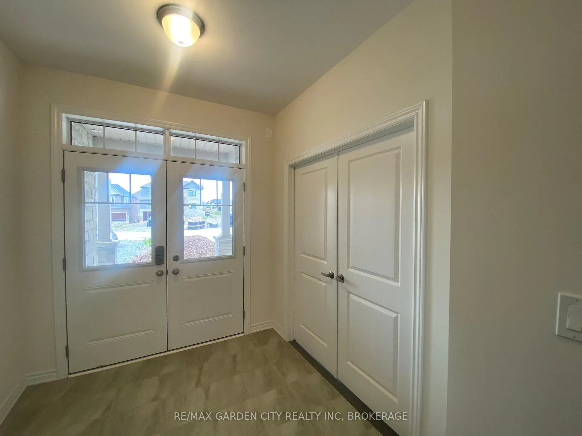 Photo 3 of 74 Oriole Crescent, Port Colborne, Main Street — HOMEH