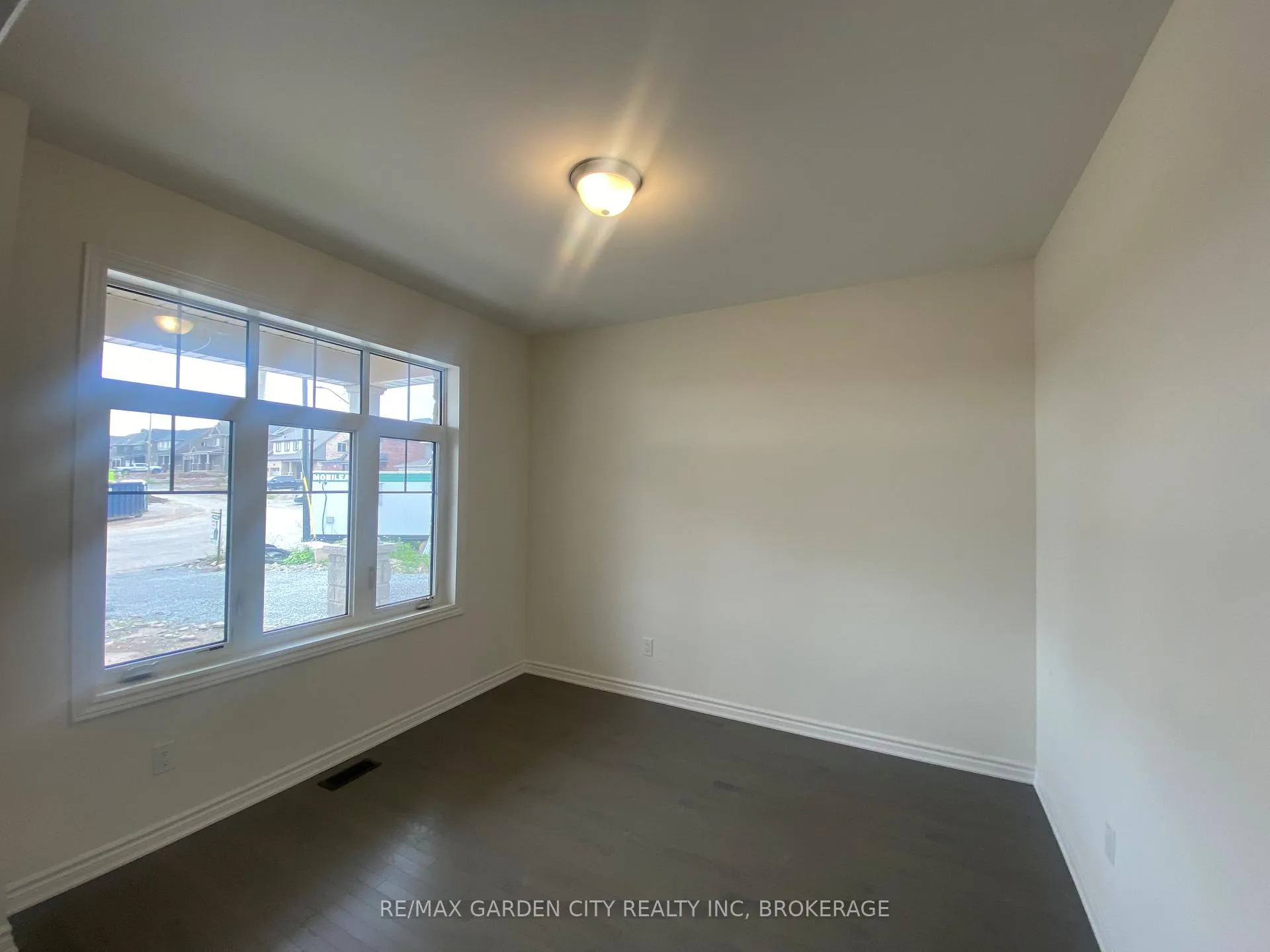 Photo 5 of 74 Oriole Crescent, Port Colborne, Main Street — HOMEH