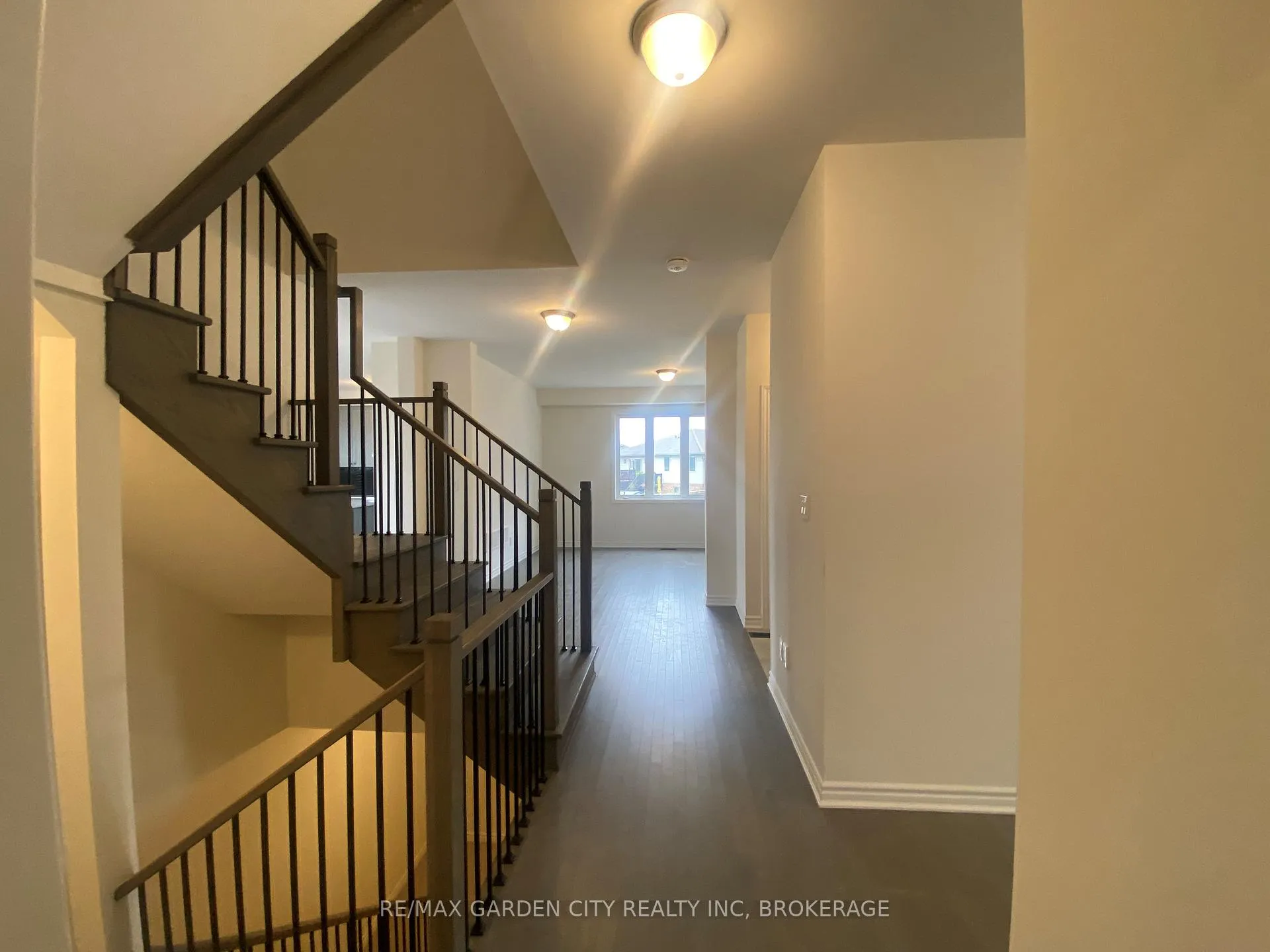 Photo 9 of 74 Oriole Crescent, Port Colborne, Main Street — HOMEH
