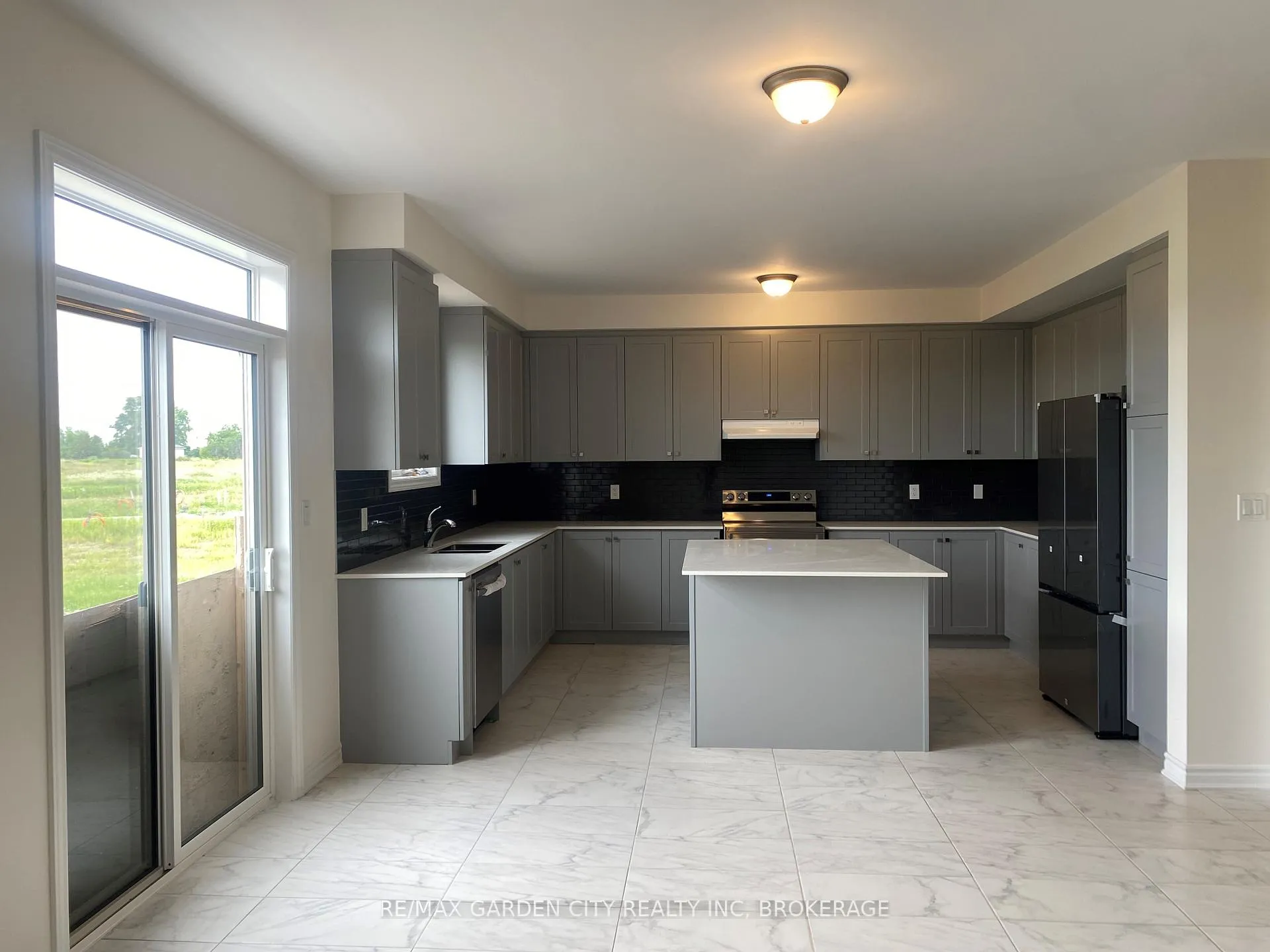 Photo 12 of 74 Oriole Crescent, Port Colborne, Main Street — HOMEH