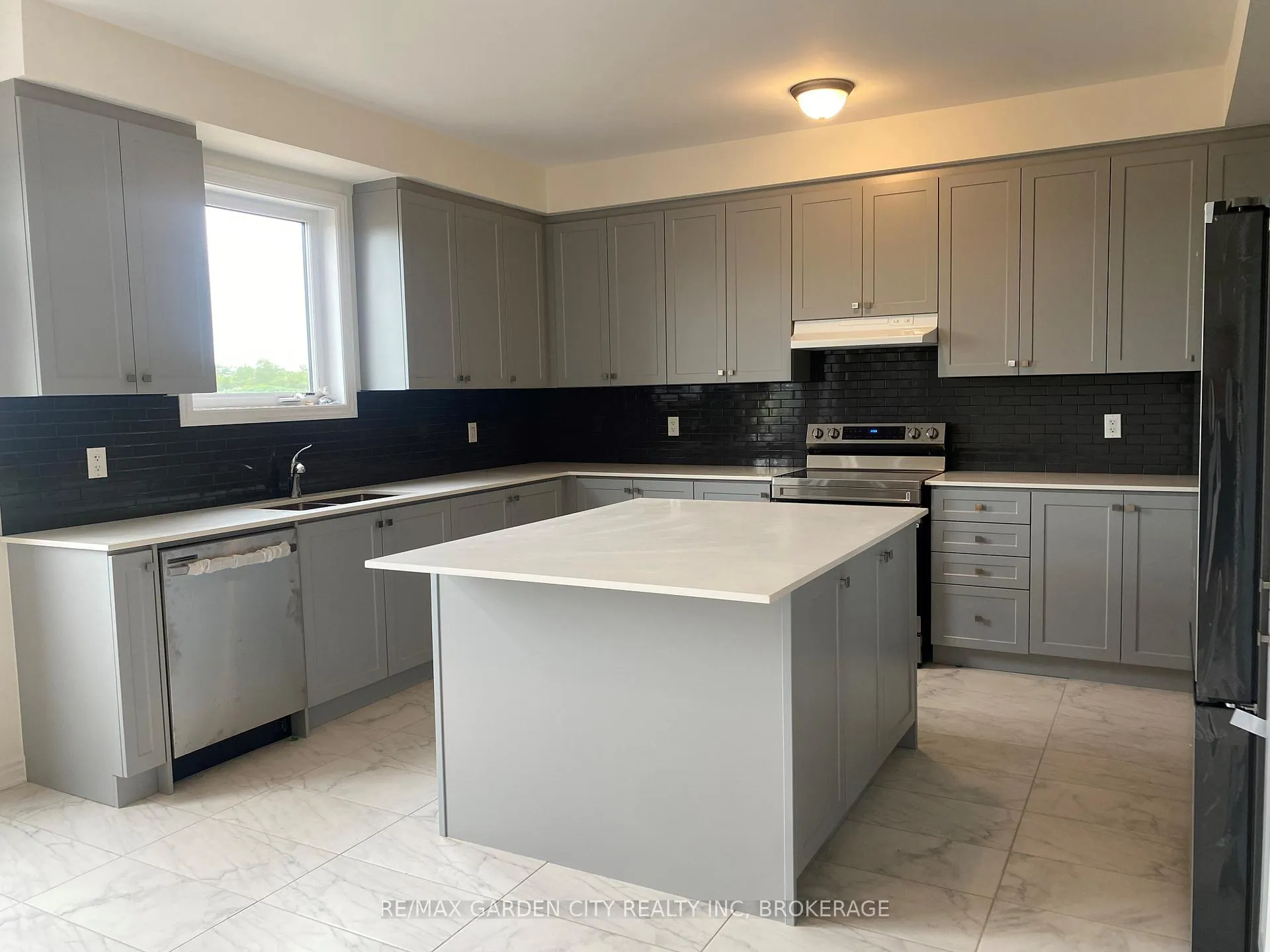 Photo 13 of 74 Oriole Crescent, Port Colborne, Main Street — HOMEH