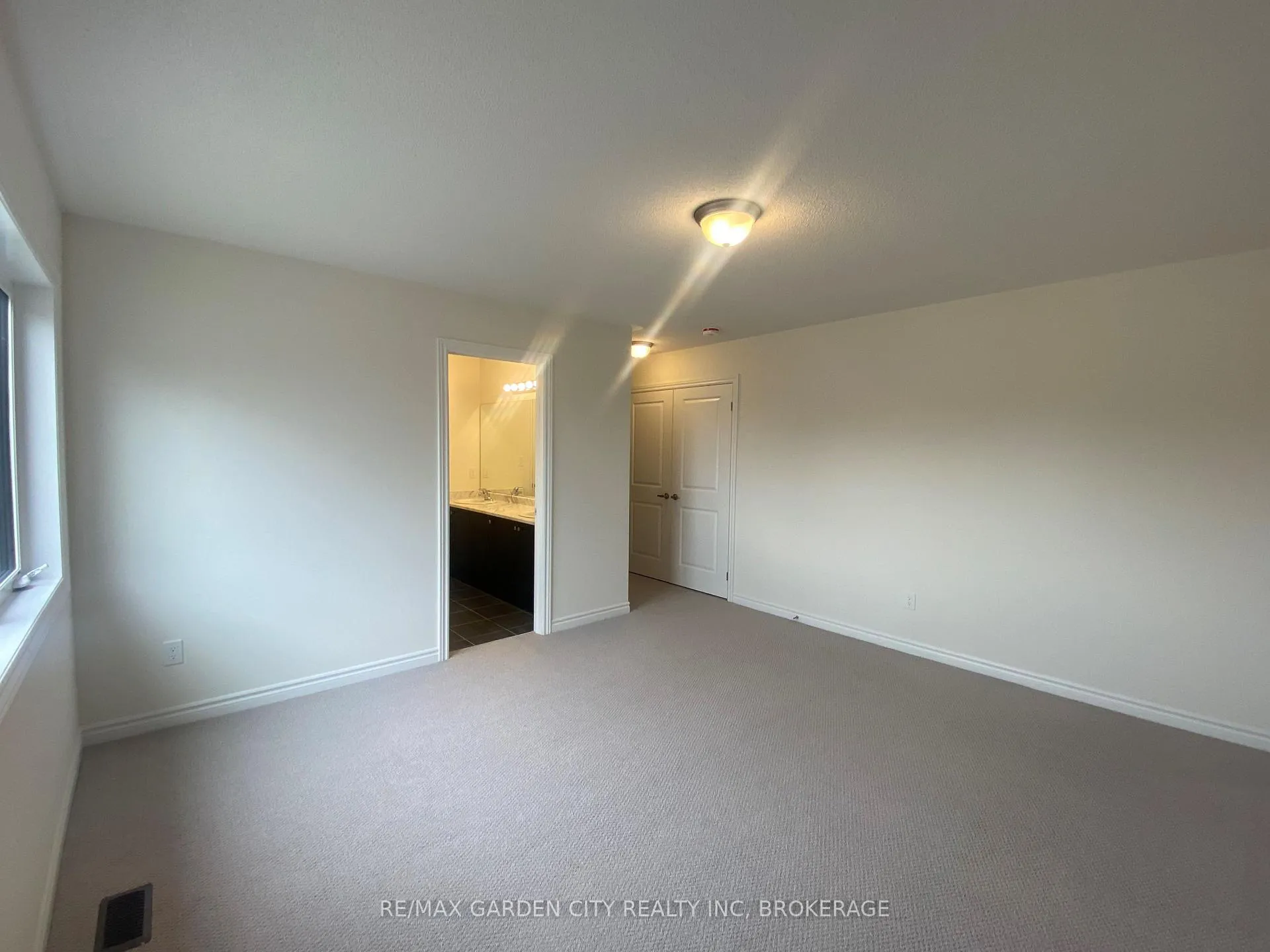 Photo 28 of 74 Oriole Crescent, Port Colborne, Main Street — HOMEH