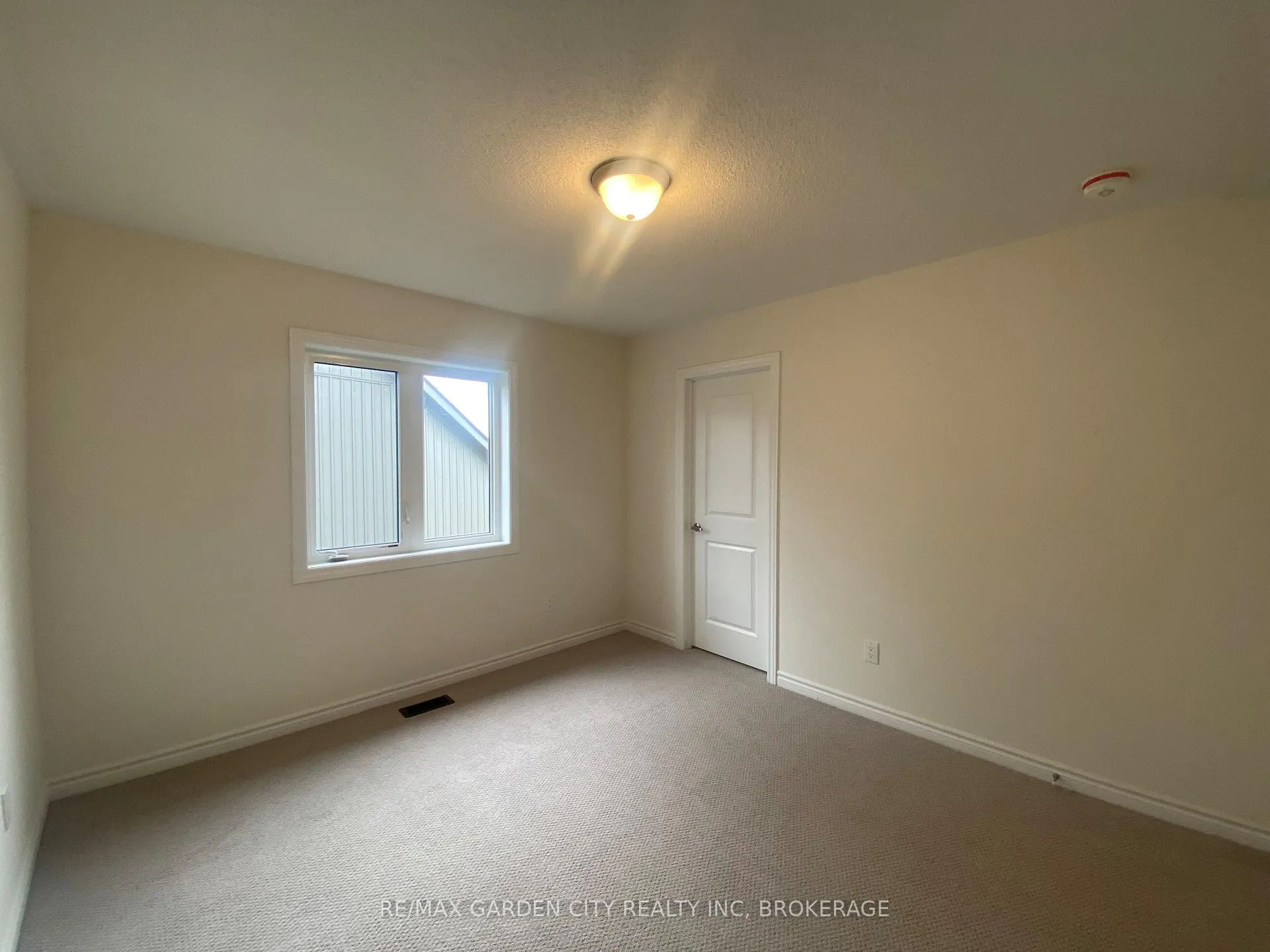 Photo 34 of 74 Oriole Crescent, Port Colborne, Main Street — HOMEH