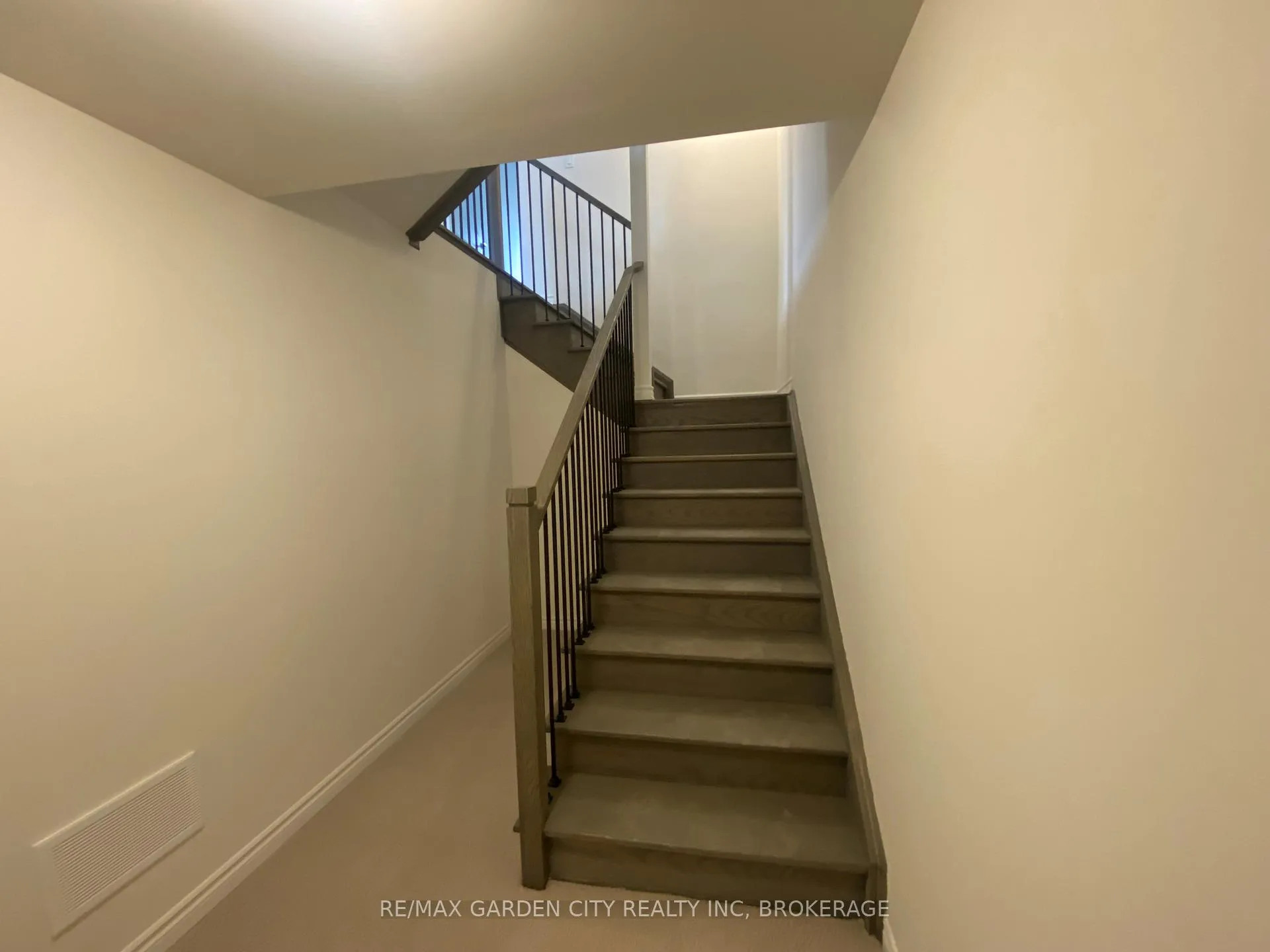 Photo 36 of 74 Oriole Crescent, Port Colborne, Main Street — HOMEH