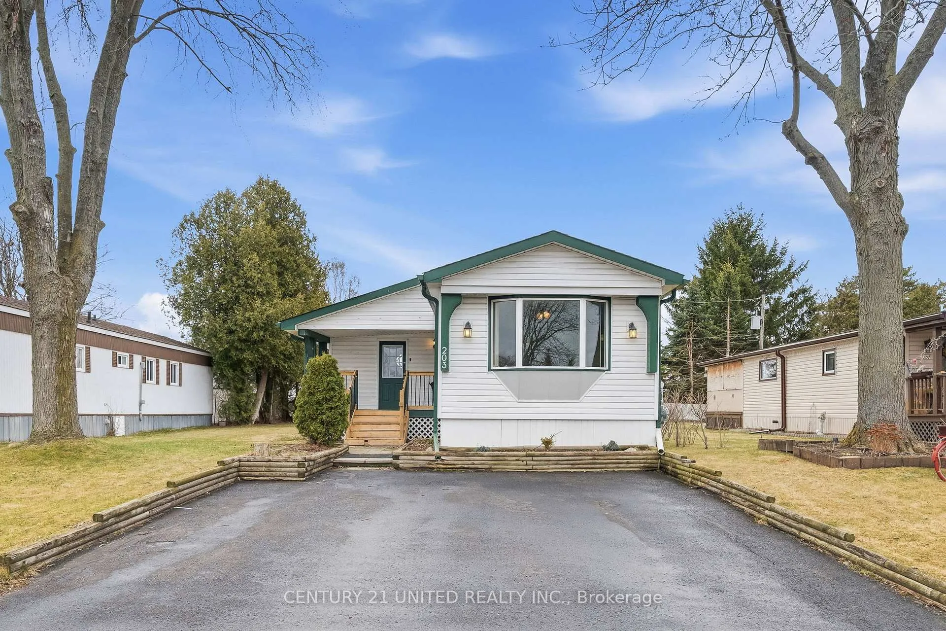 Photo 2 of 203 Lynn Crescent, Hamilton Township, Rural Hamilton — HOMEH