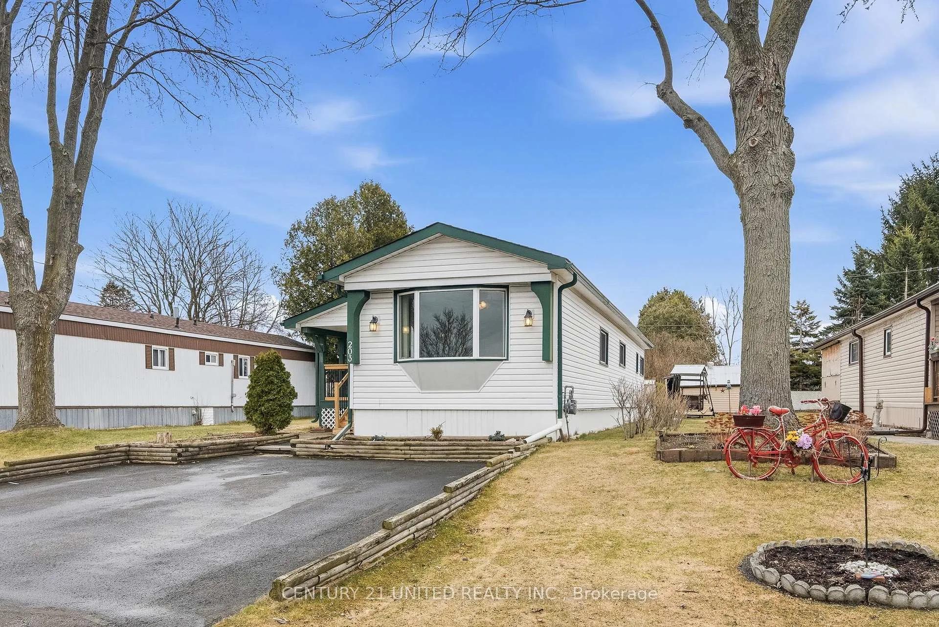 Photo 3 of 203 Lynn Crescent, Hamilton Township, Rural Hamilton — HOMEH
