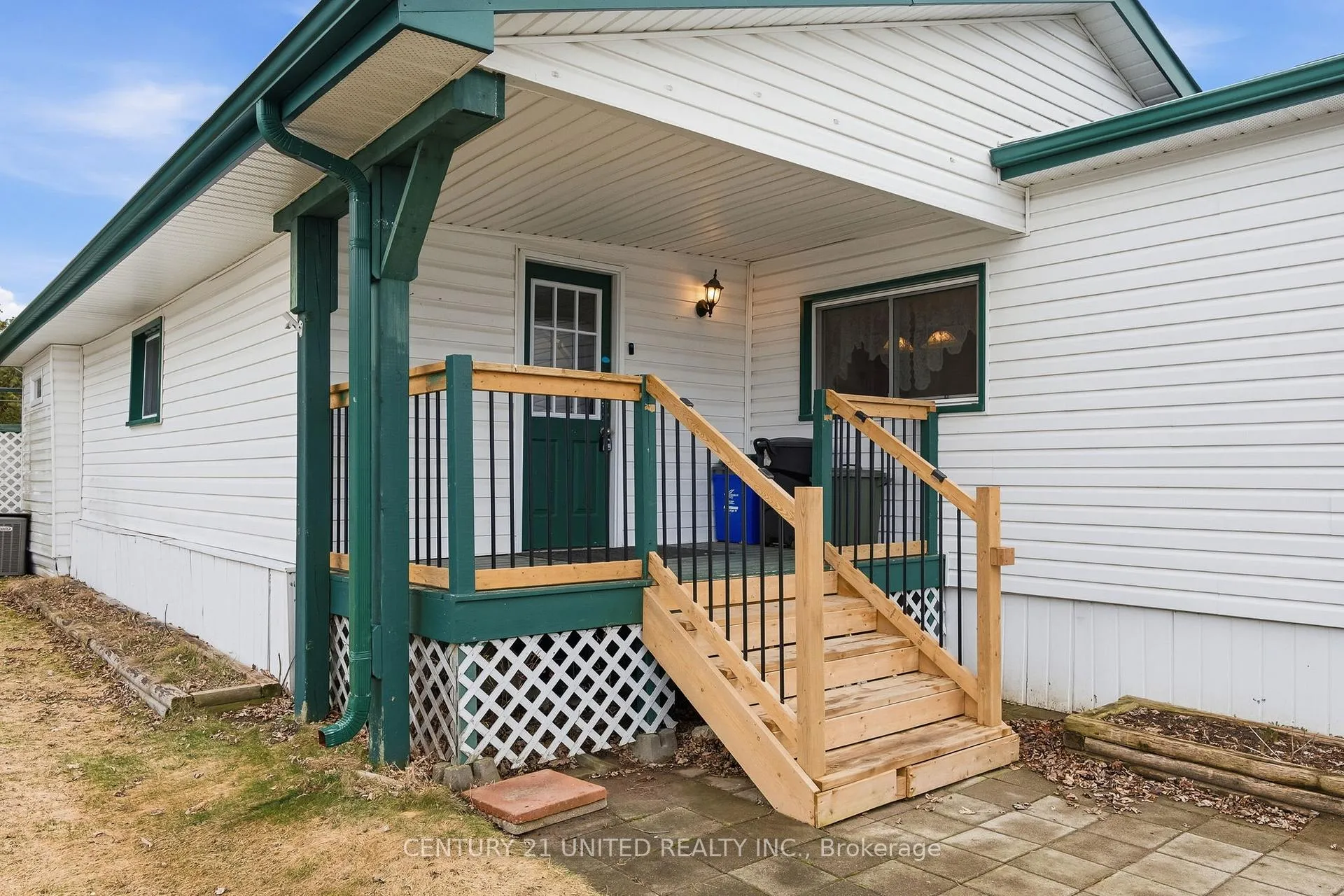 Photo 4 of 203 Lynn Crescent, Hamilton Township, Rural Hamilton — HOMEH