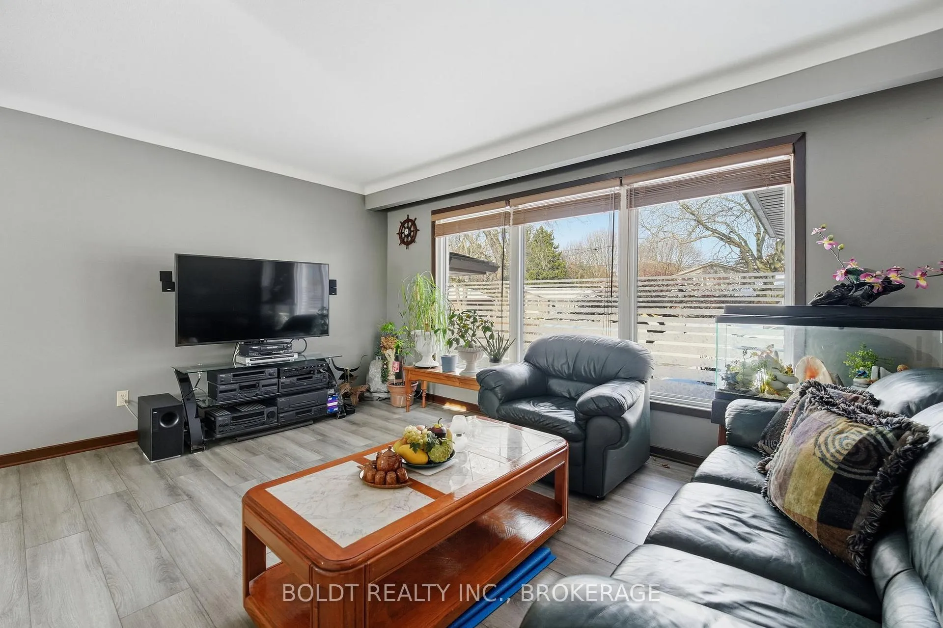 Photo 5 of 32 Old Oxford Road, St. Catharines, Vine/Linwell — HOMEH