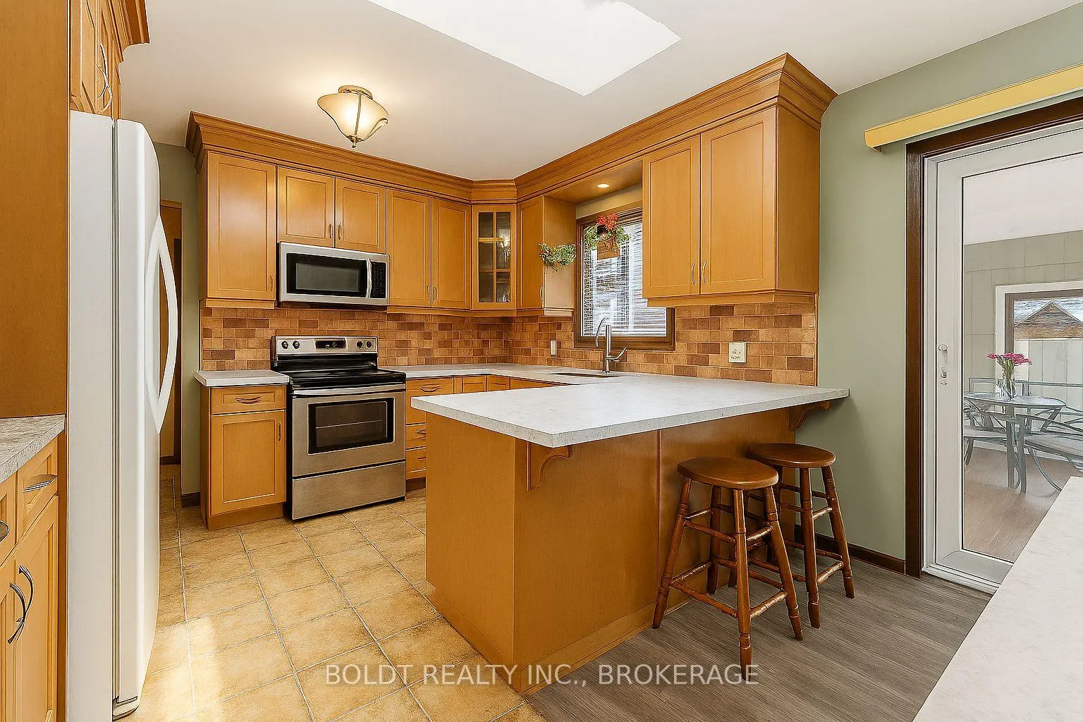 Photo 7 of 32 Old Oxford Road, St. Catharines, Vine/Linwell — HOMEH