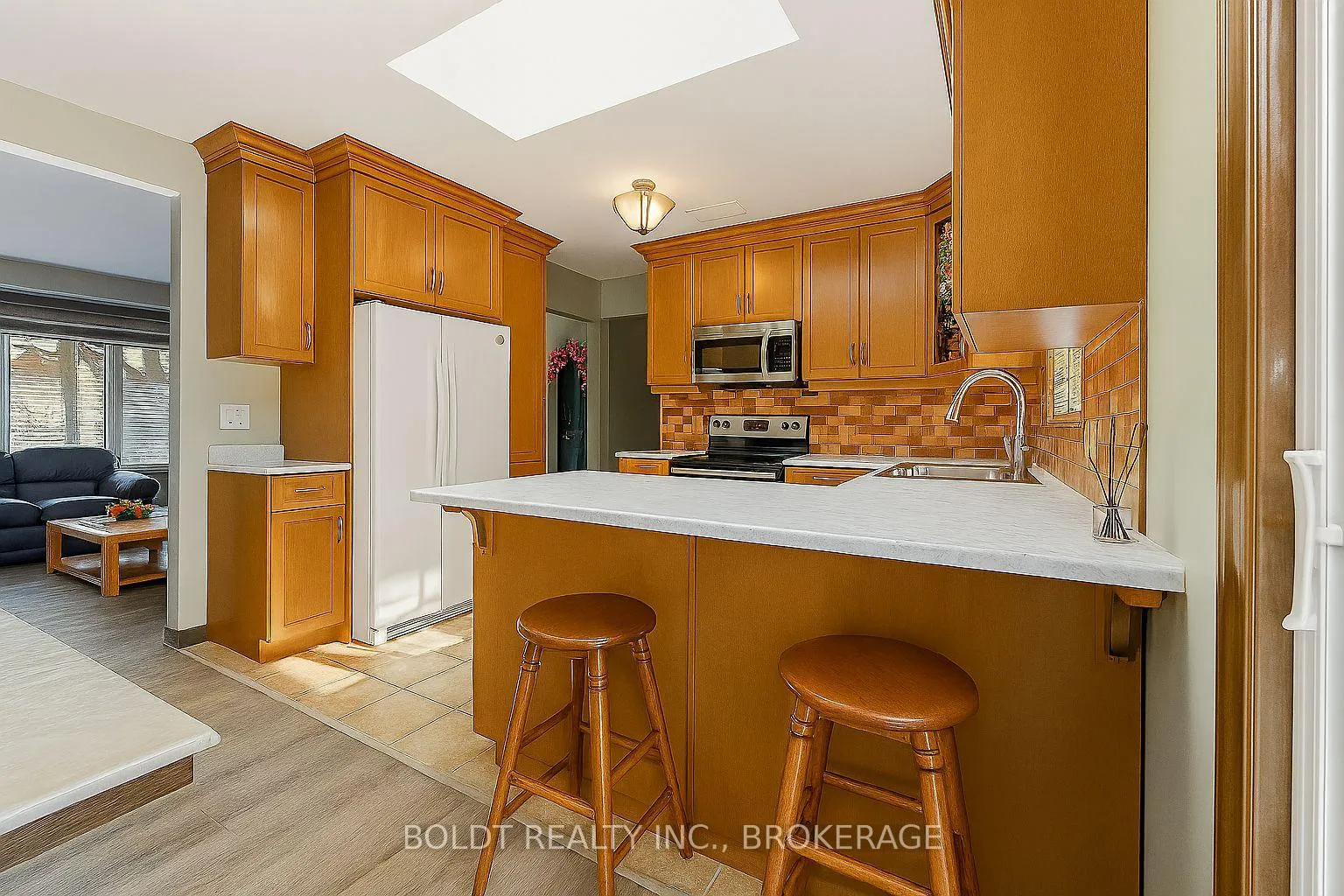 Photo 8 of 32 Old Oxford Road, St. Catharines, Vine/Linwell — HOMEH