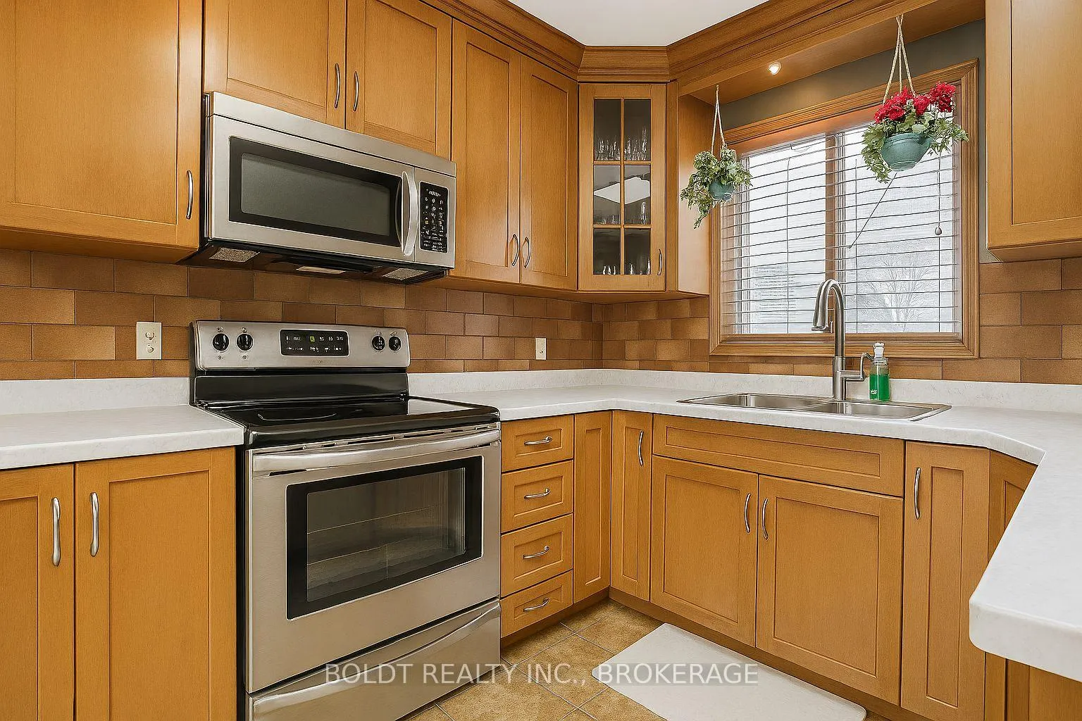 Photo 10 of 32 Old Oxford Road, St. Catharines, Vine/Linwell — HOMEH