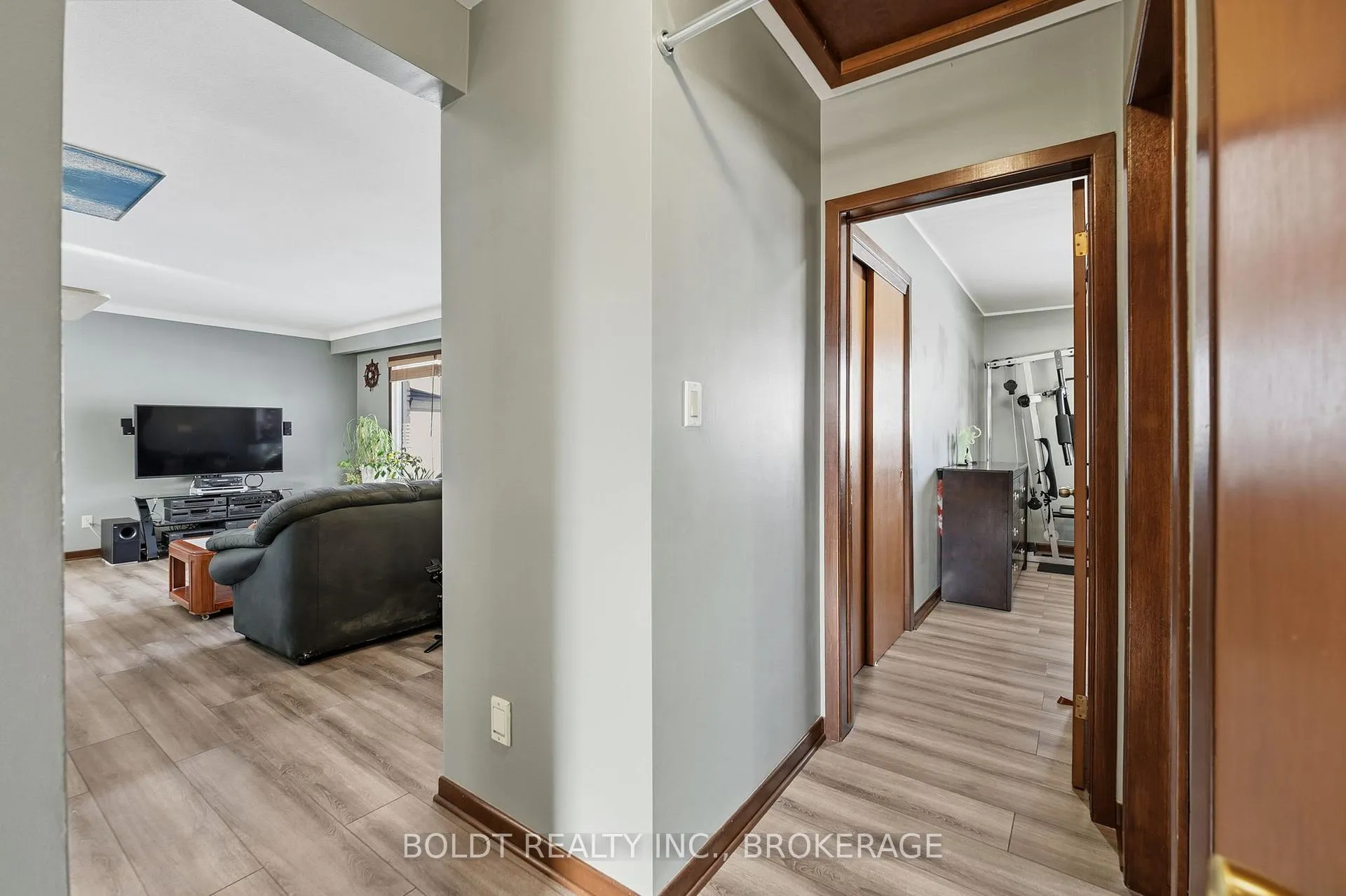 Photo 12 of 32 Old Oxford Road, St. Catharines, Vine/Linwell — HOMEH