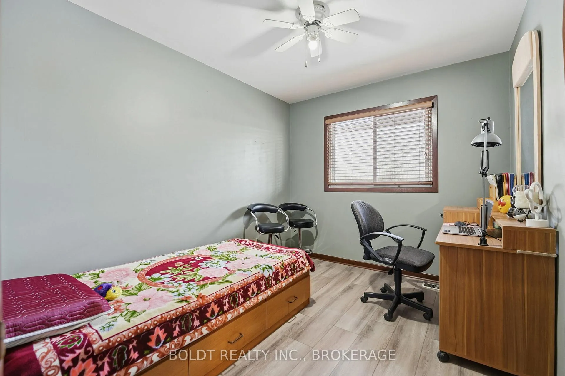 Photo 16 of 32 Old Oxford Road, St. Catharines, Vine/Linwell — HOMEH