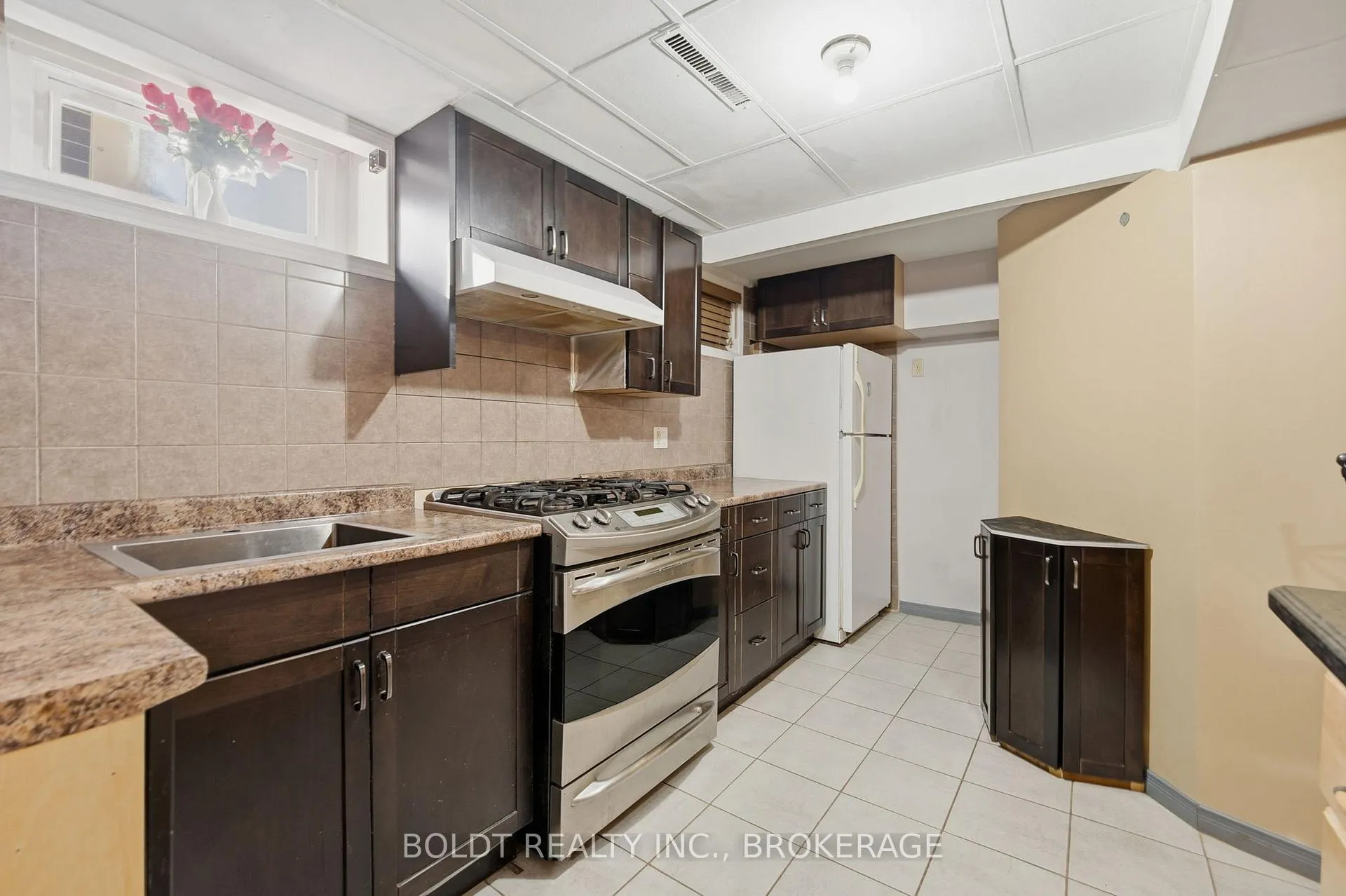 Photo 21 of 32 Old Oxford Road, St. Catharines, Vine/Linwell — HOMEH