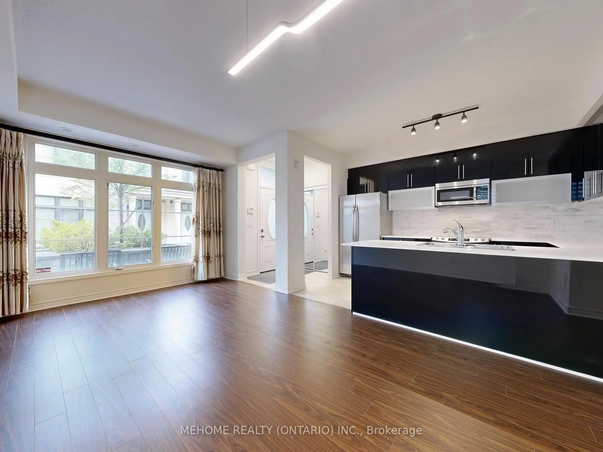 Photo 6 of Unit 15, 7 Brighton Place, Vaughan, Crestwood-Springfarm-Yorkhill — HOMEH