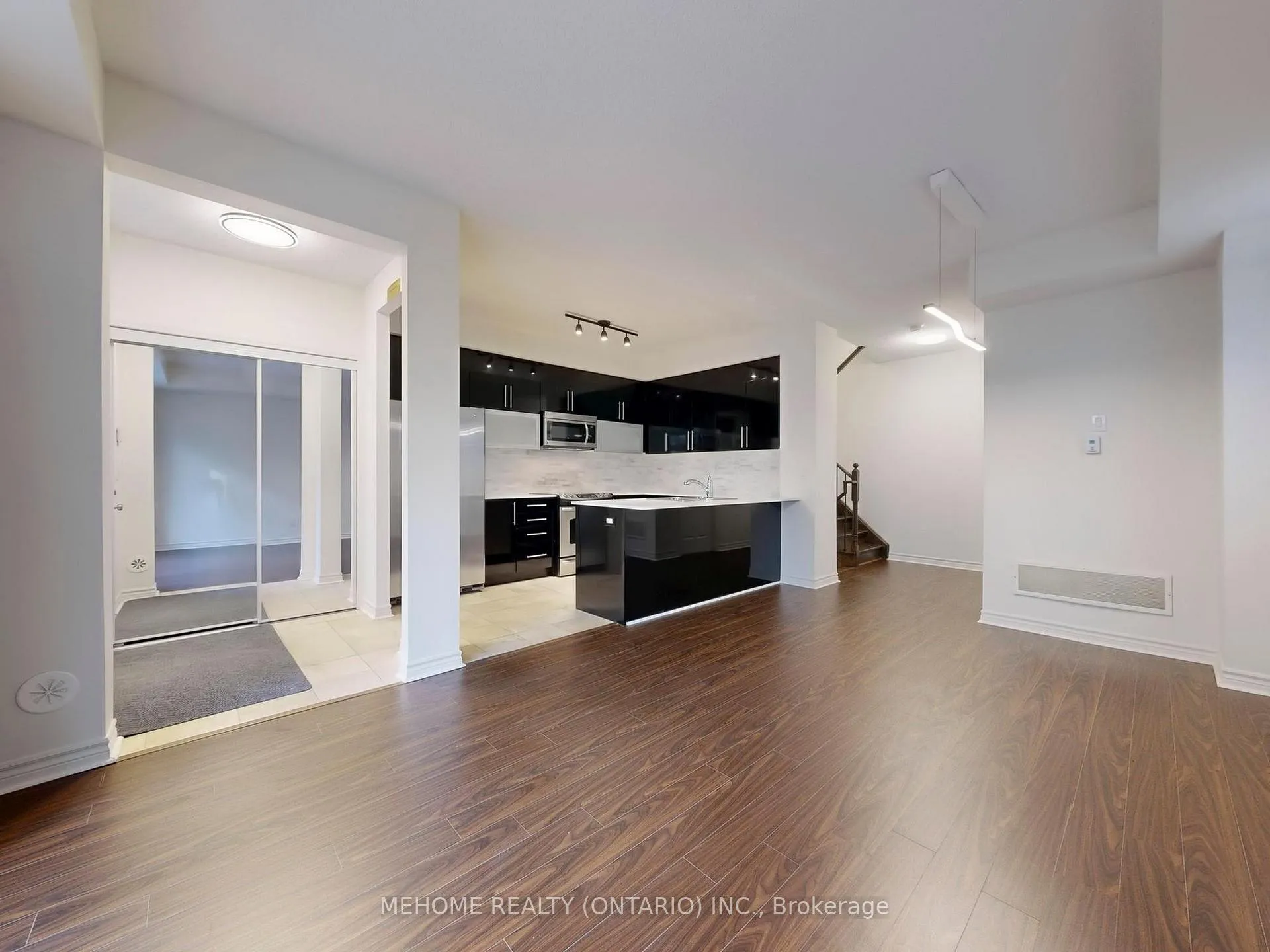 Photo 8 of Unit 15, 7 Brighton Place, Vaughan, Crestwood-Springfarm-Yorkhill — HOMEH