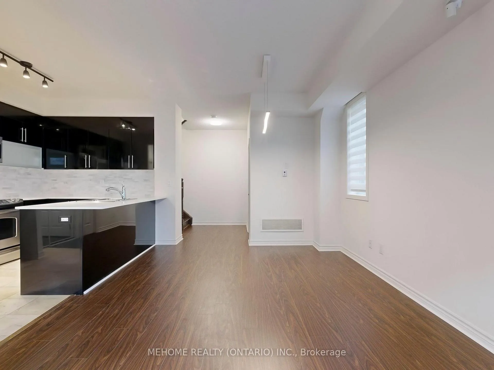 Photo 9 of Unit 15, 7 Brighton Place, Vaughan, Crestwood-Springfarm-Yorkhill — HOMEH