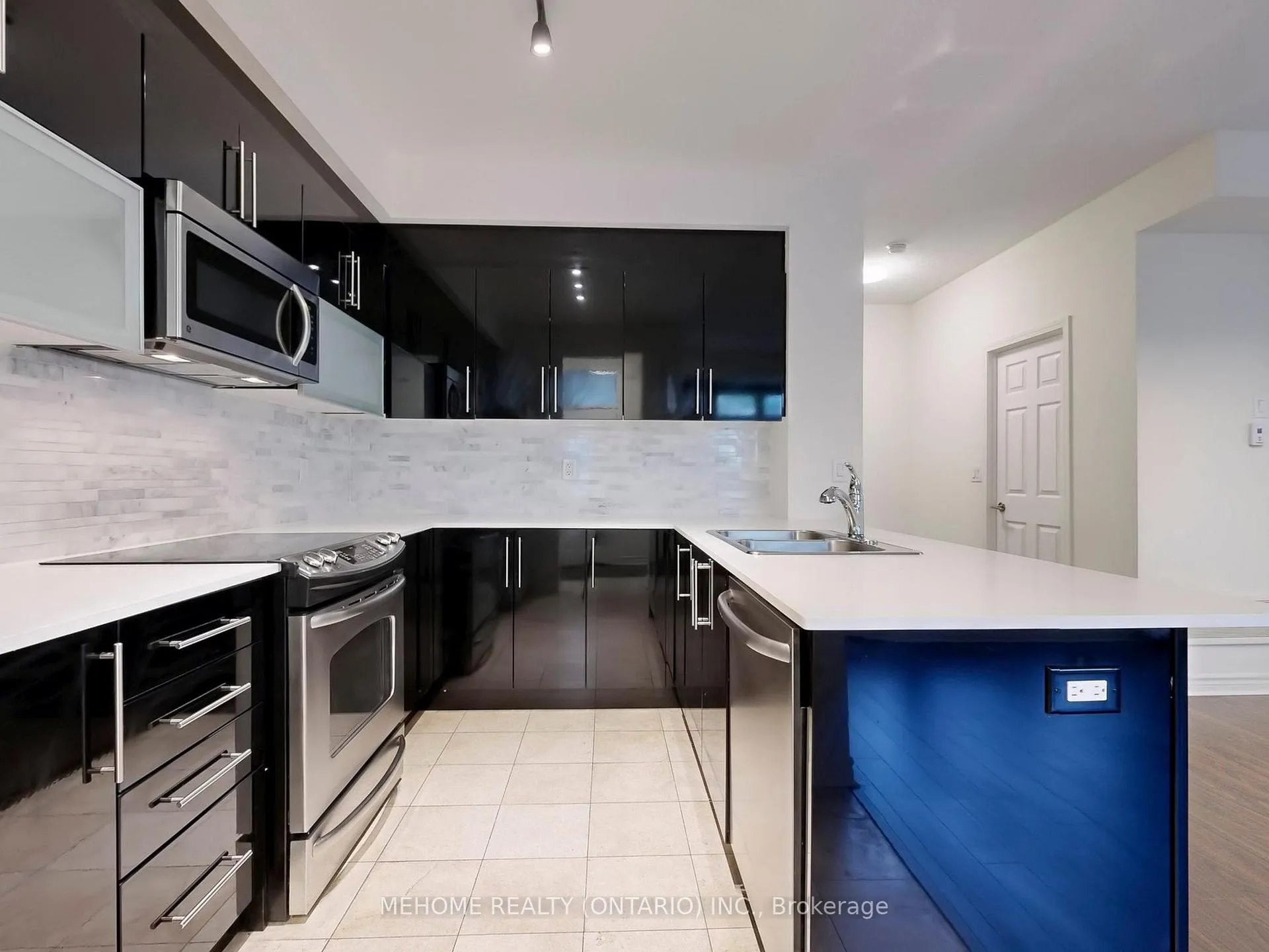 Photo 11 of Unit 15, 7 Brighton Place, Vaughan, Crestwood-Springfarm-Yorkhill — HOMEH