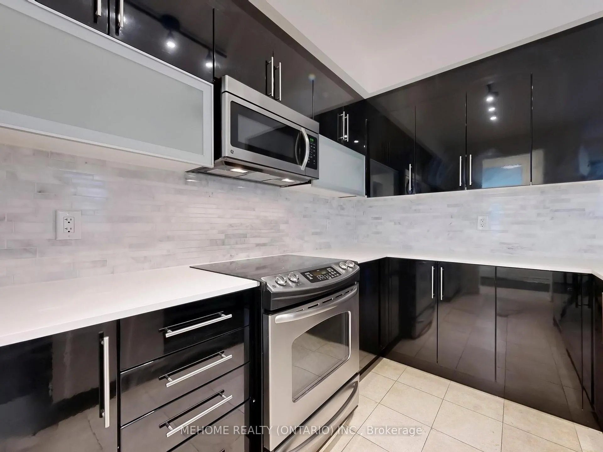 Photo 12 of Unit 15, 7 Brighton Place, Vaughan, Crestwood-Springfarm-Yorkhill — HOMEH