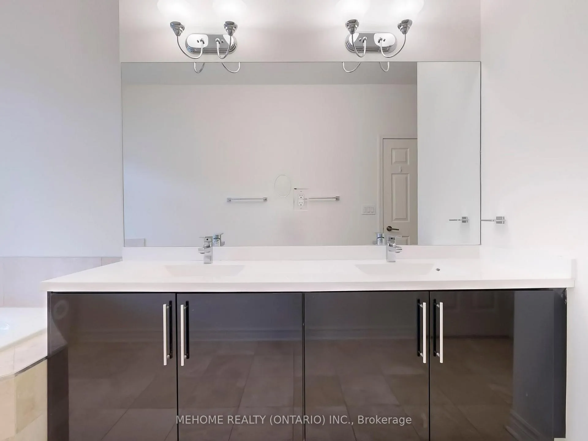 Photo 35 of Unit 15, 7 Brighton Place, Vaughan, Crestwood-Springfarm-Yorkhill — HOMEH