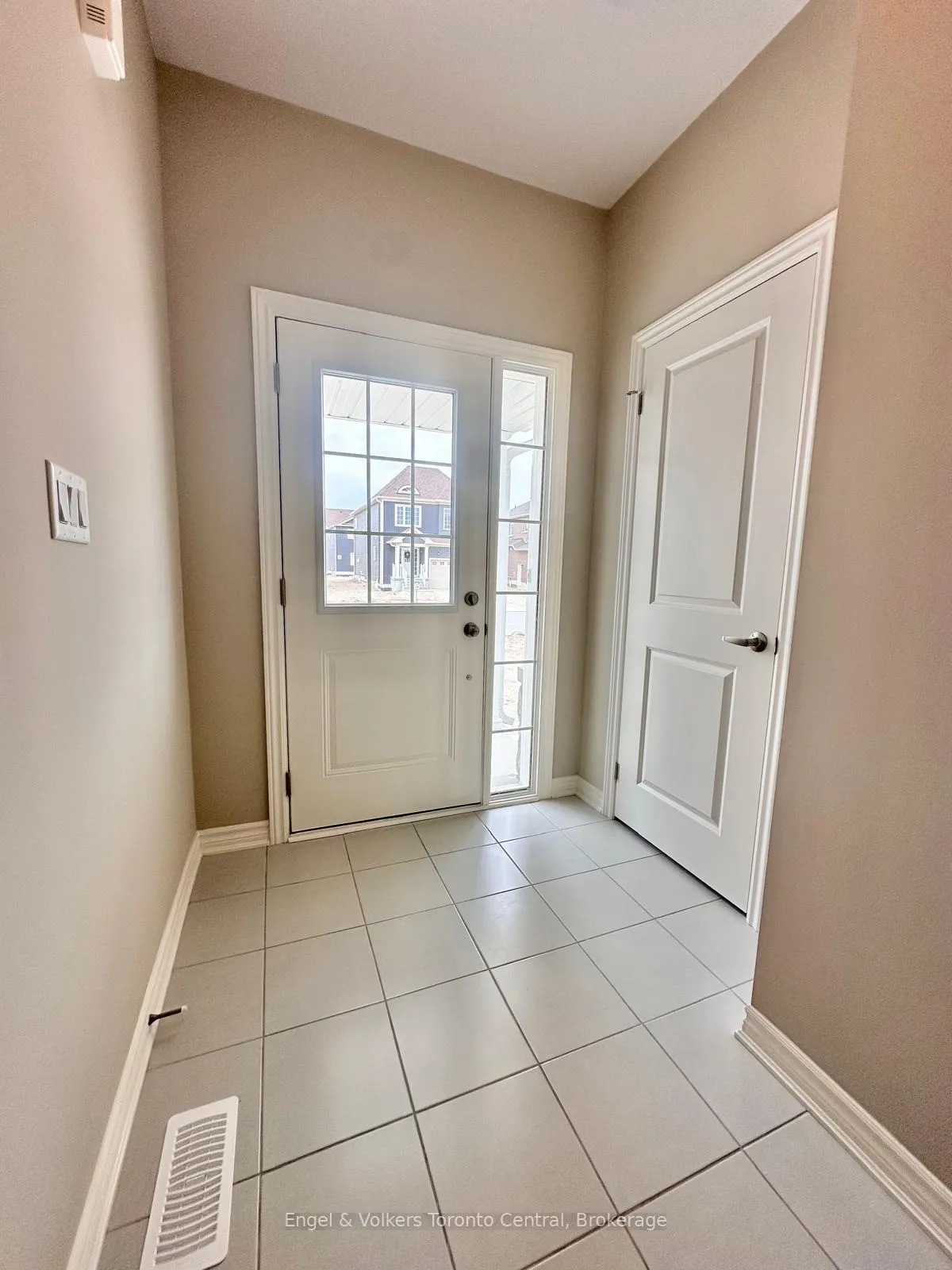 Photo 2 of 209 Clipper Drive, Clearview, Stayner — HOMEH