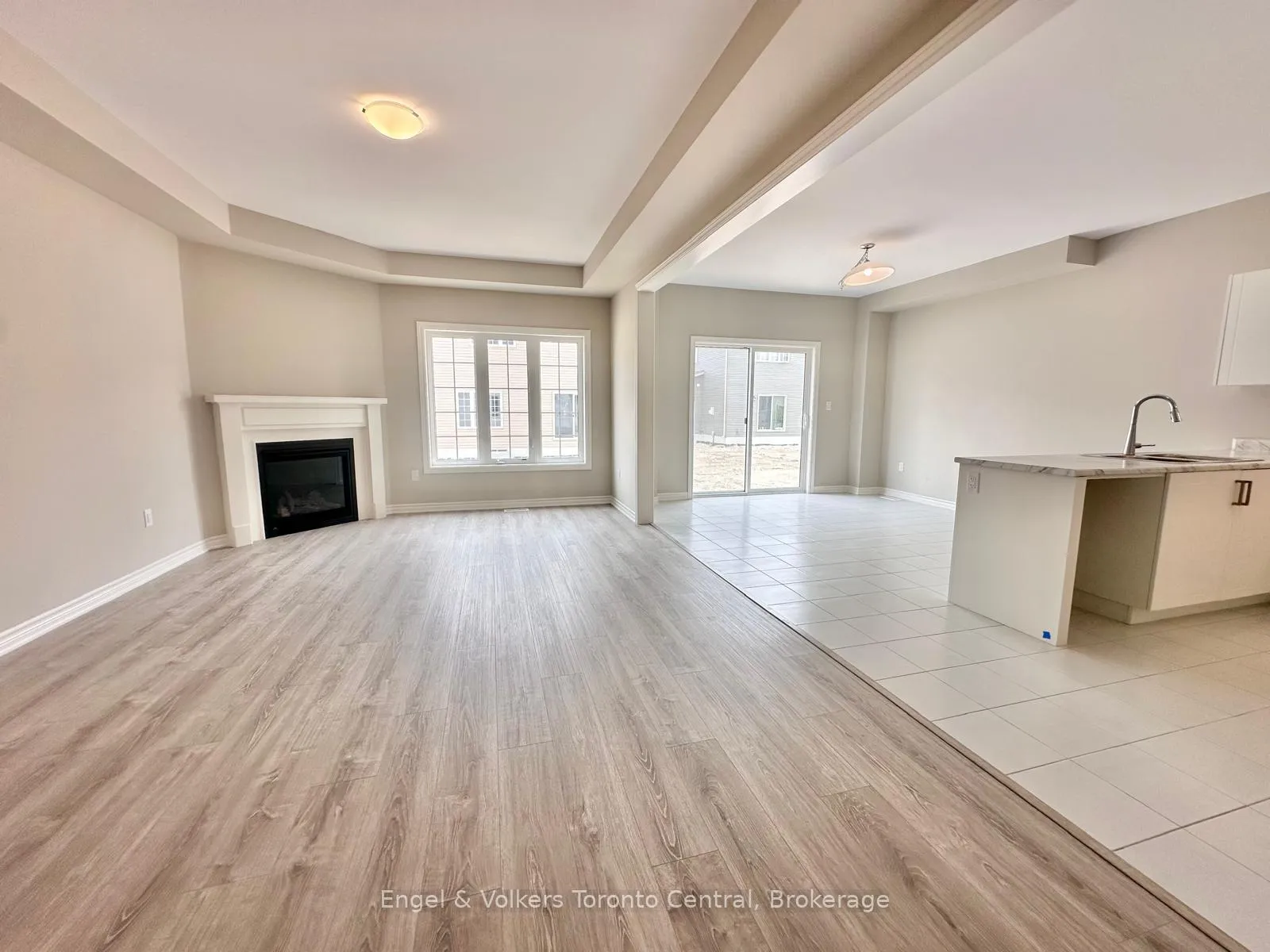Photo 4 of 209 Clipper Drive, Clearview, Stayner — HOMEH