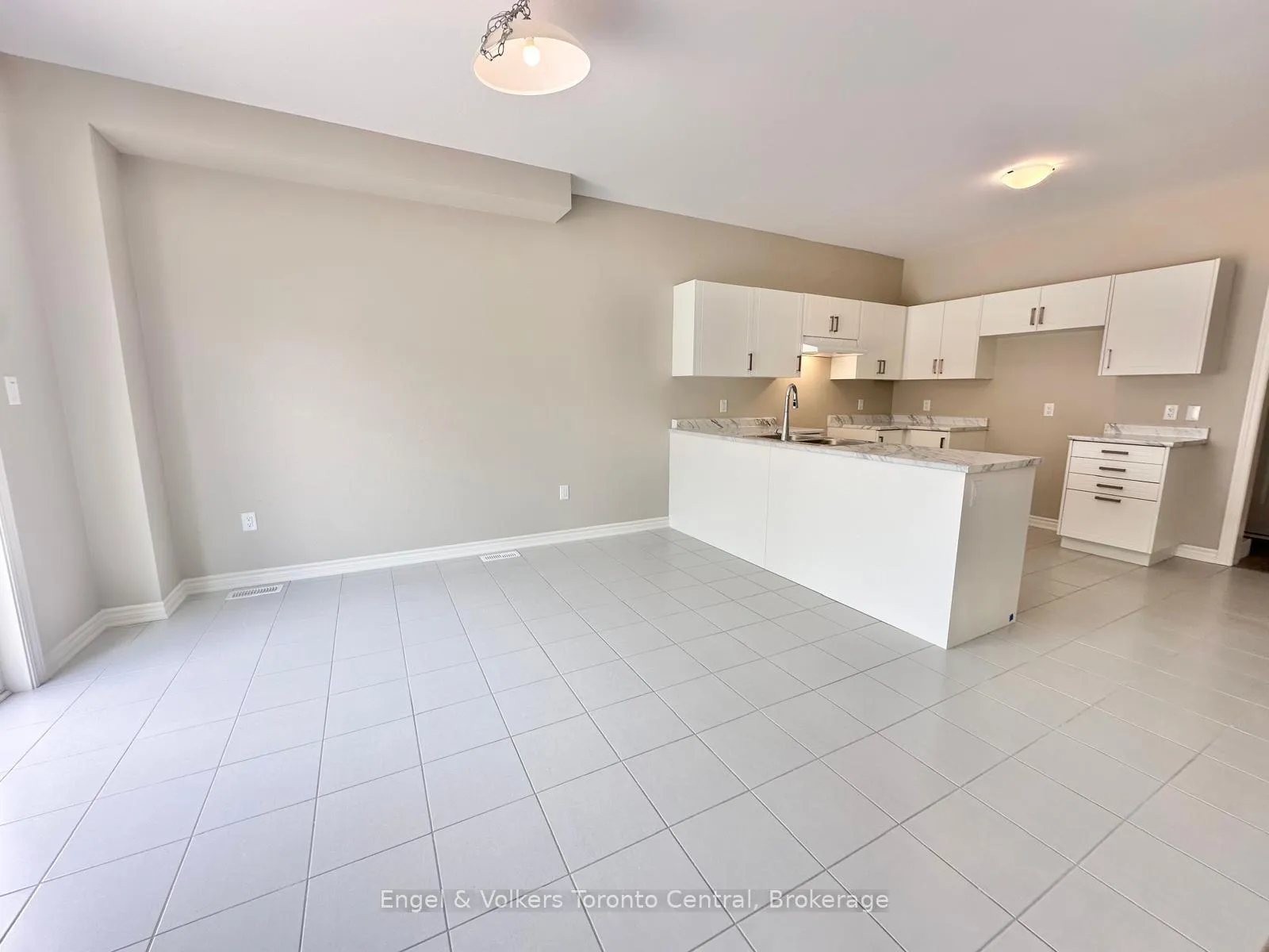 Photo 6 of 209 Clipper Drive, Clearview, Stayner — HOMEH