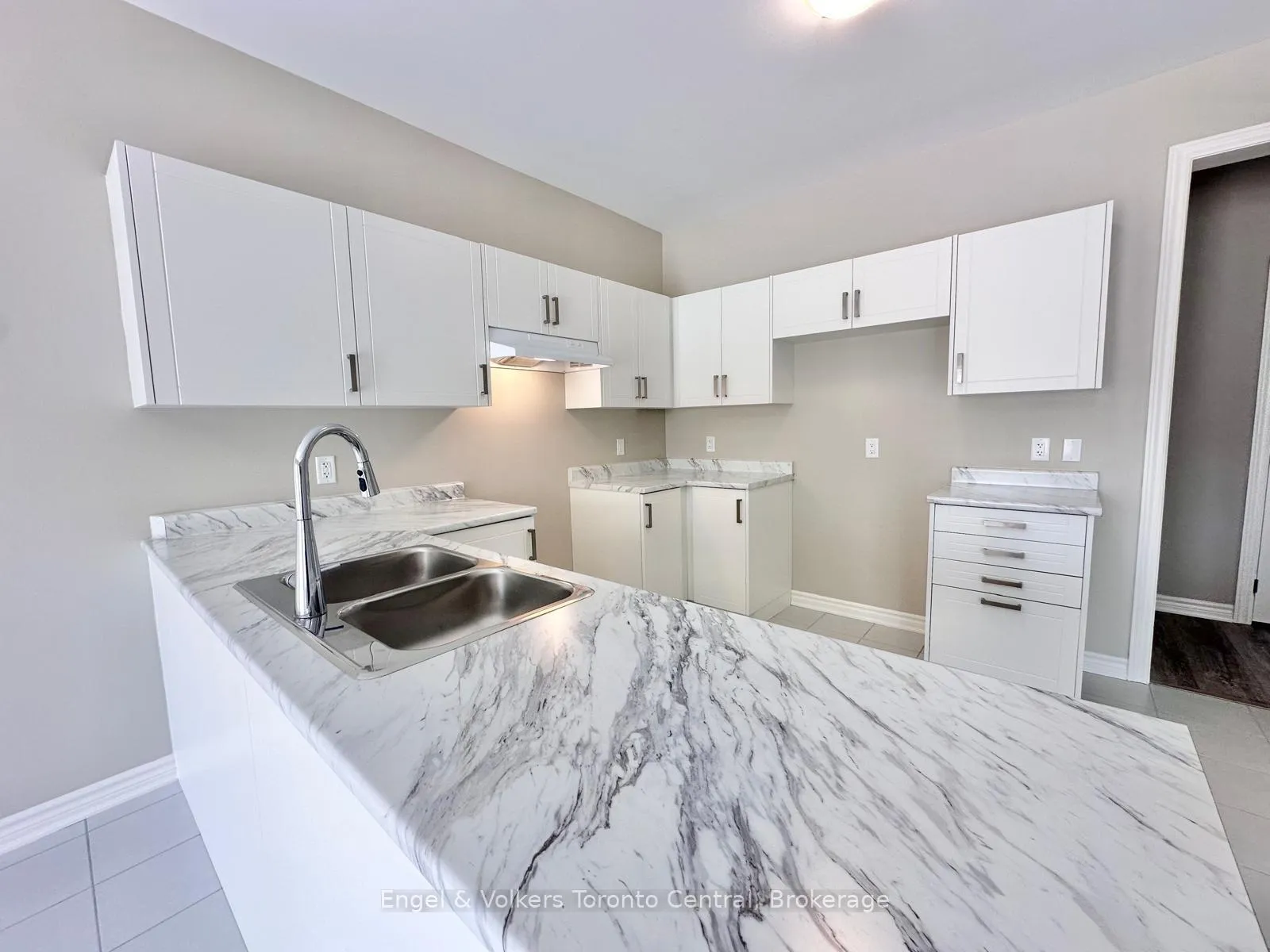 Photo 7 of 209 Clipper Drive, Clearview, Stayner — HOMEH